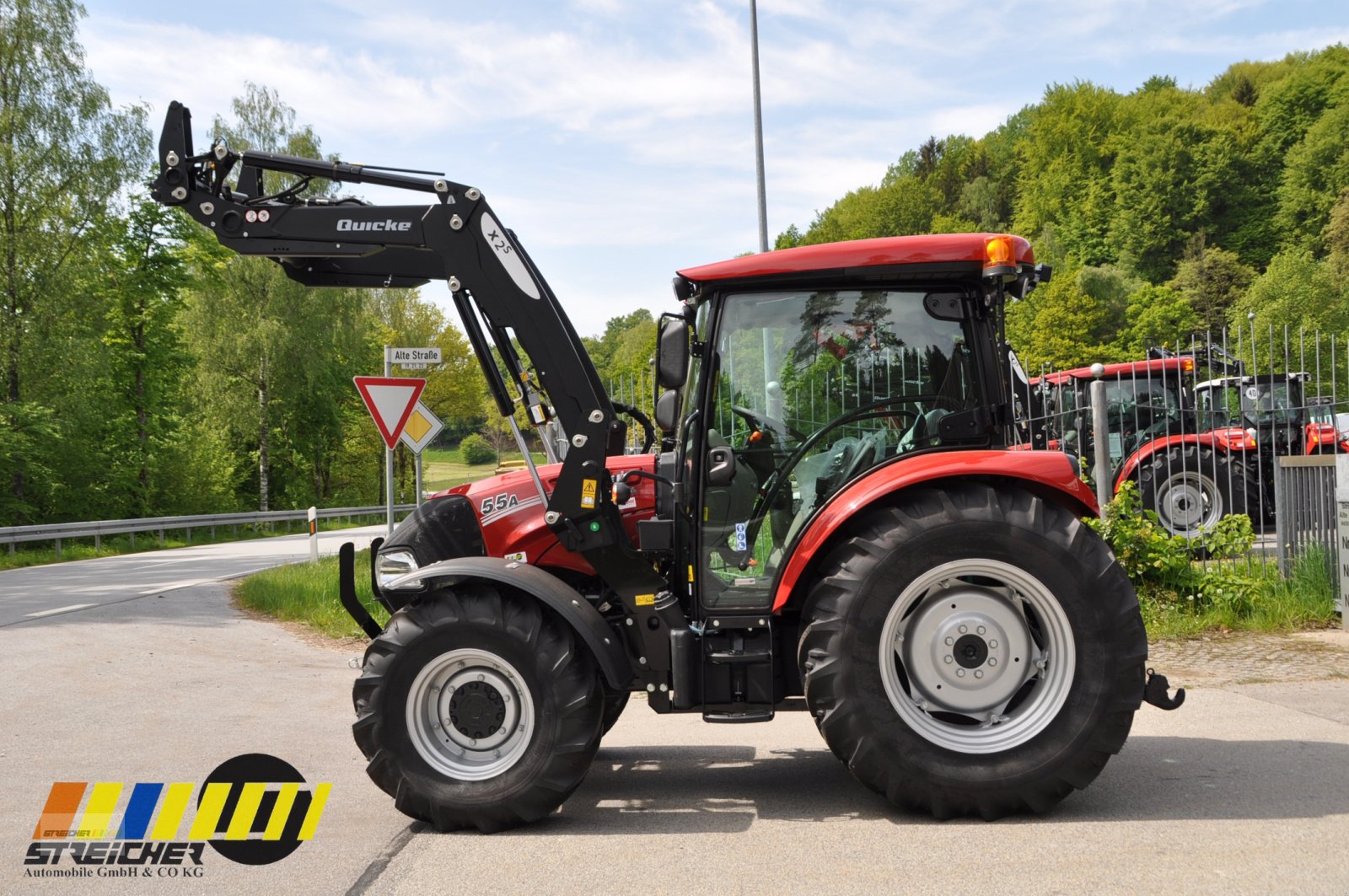 Traktor of the type Case IH Farmall 55 A, Neumaschine in Lalling (Picture 1)