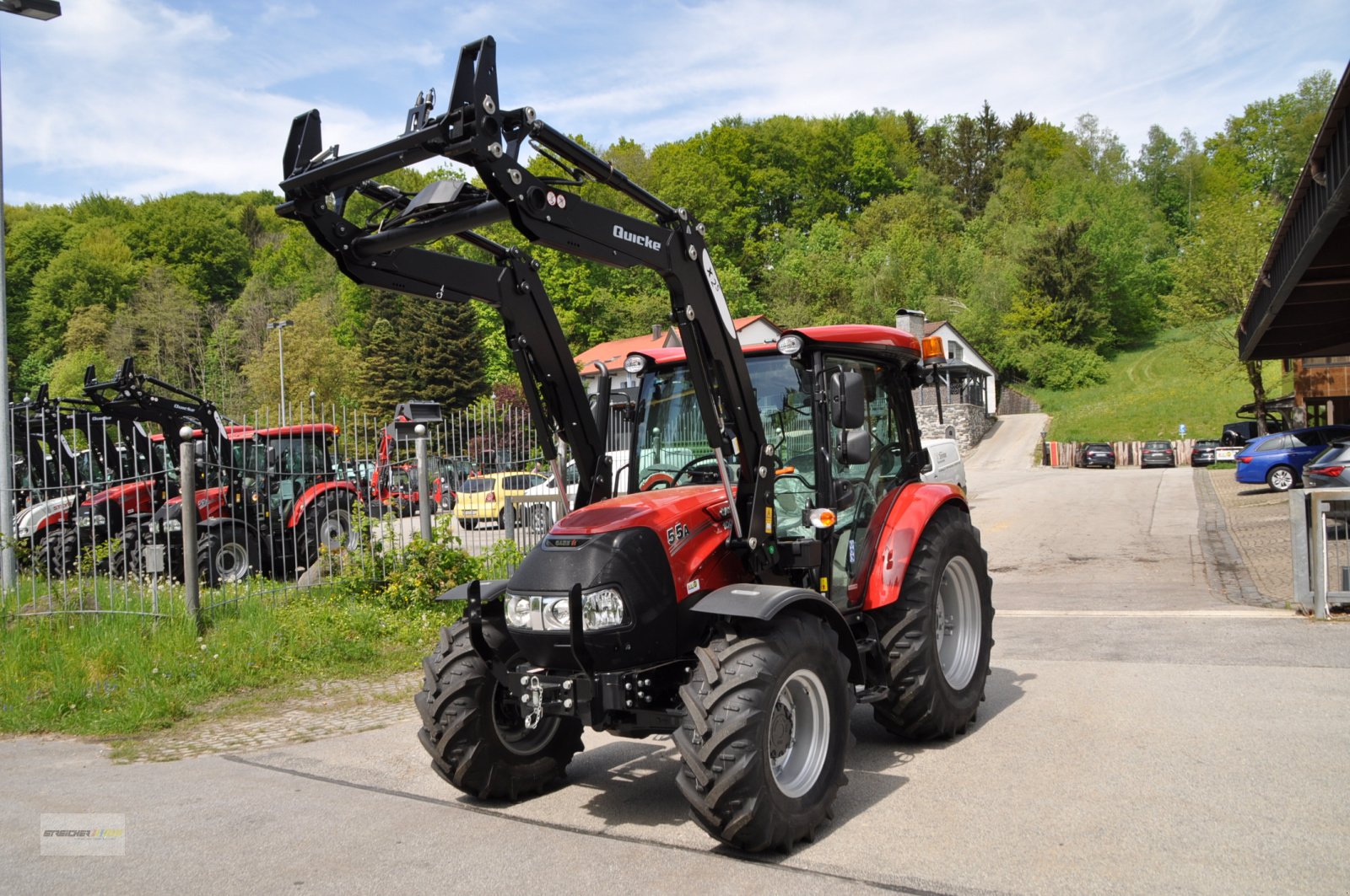 Traktor of the type Case IH Farmall 55 A, Neumaschine in Lalling (Picture 2)