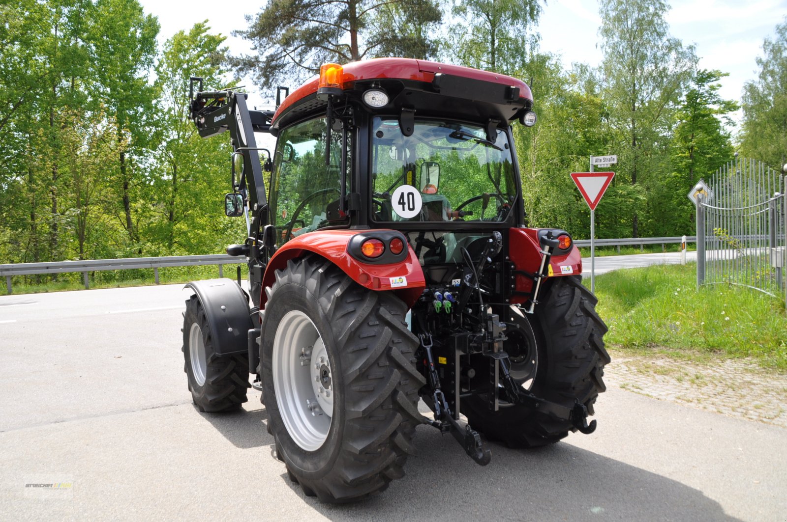 Traktor of the type Case IH Farmall 55 A, Neumaschine in Lalling (Picture 8)