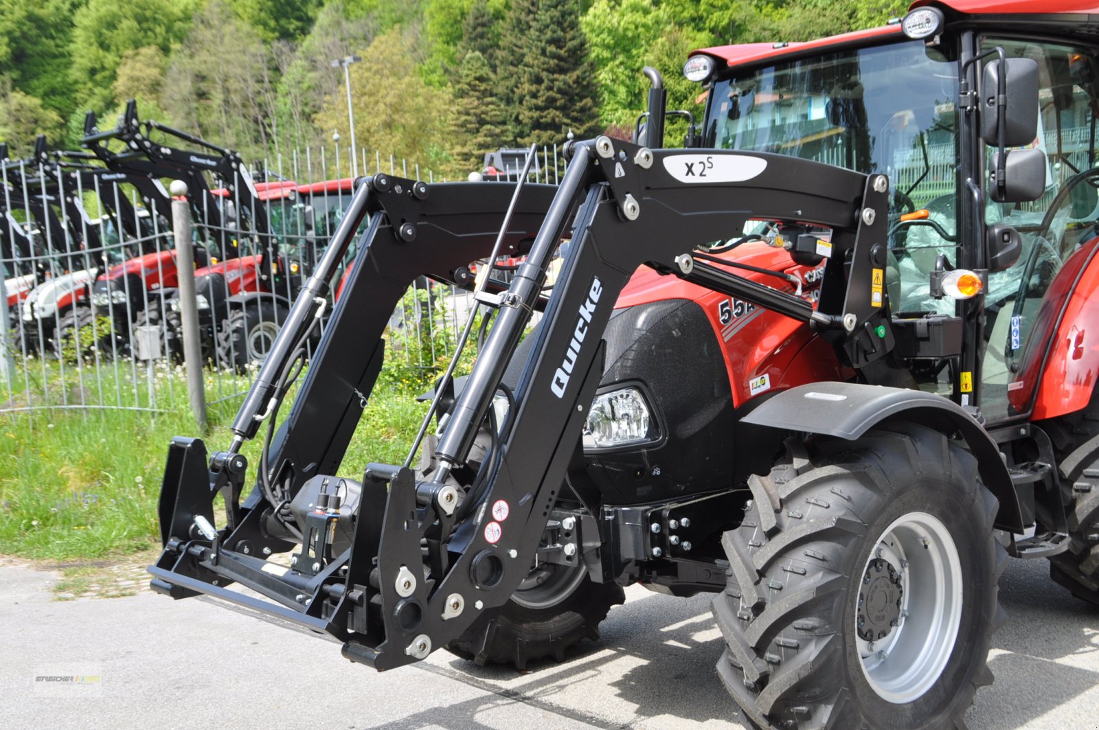 Traktor of the type Case IH Farmall 55 A, Neumaschine in Lalling (Picture 15)