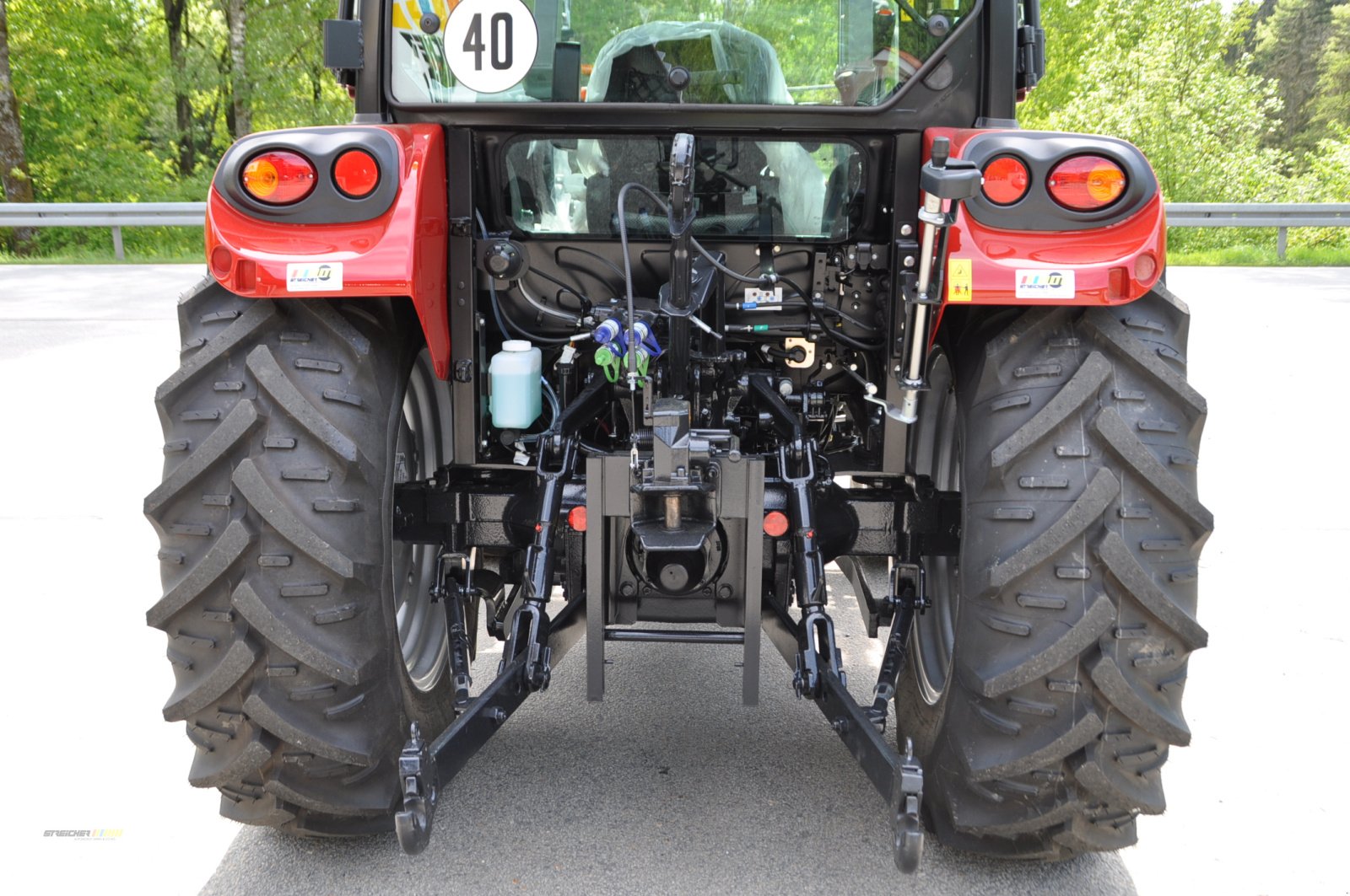 Traktor of the type Case IH Farmall 55 A, Neumaschine in Lalling (Picture 17)