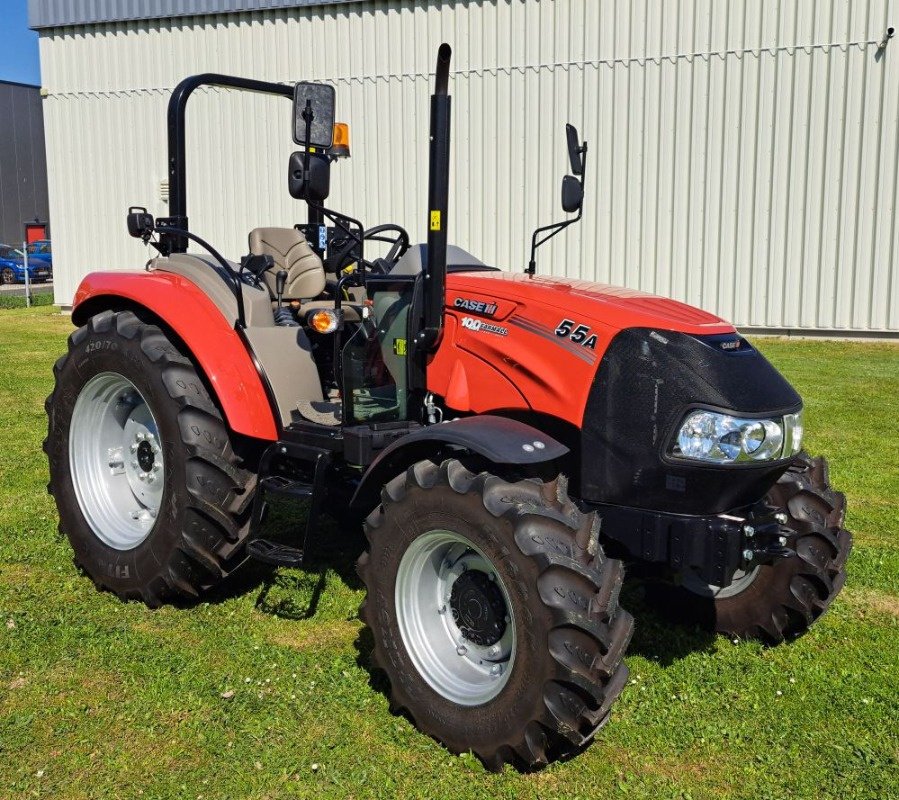 Traktor des Typs Case IH Farmall 55 A, Neumaschine in Burkau (Bild 2)