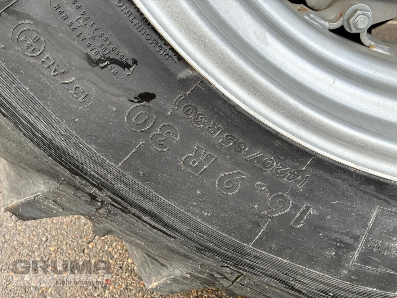 Traktor del tipo Case IH Farmall 55 A, Neumaschine In Friedberg-Derching (Immagine 12)