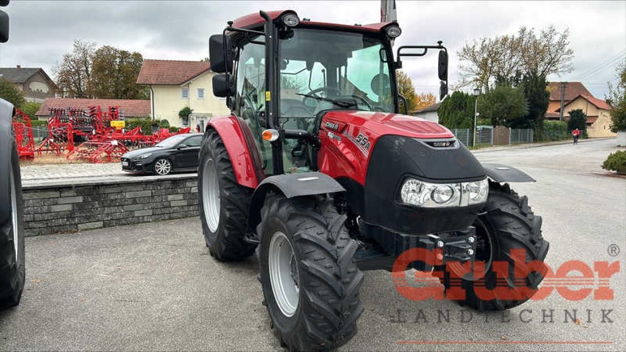 Traktor of the type Case IH Farmall 55A, Neumaschine in Ampfing (Picture 4)