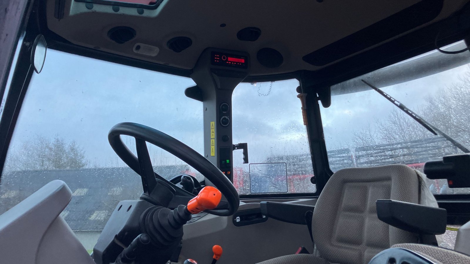 Traktor des Typs Case IH Farmall 65A, Gebrauchtmaschine in Svenstrup J (Bild 6)