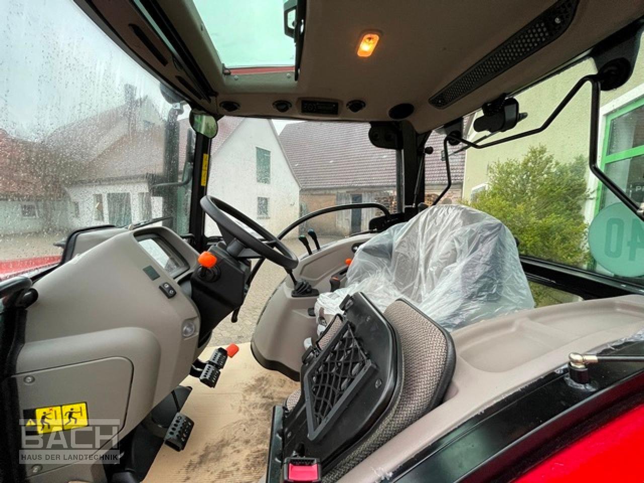 Traktor des Typs Case IH FARMALL 75 A, Neumaschine in Boxberg-Seehof (Bild 5)