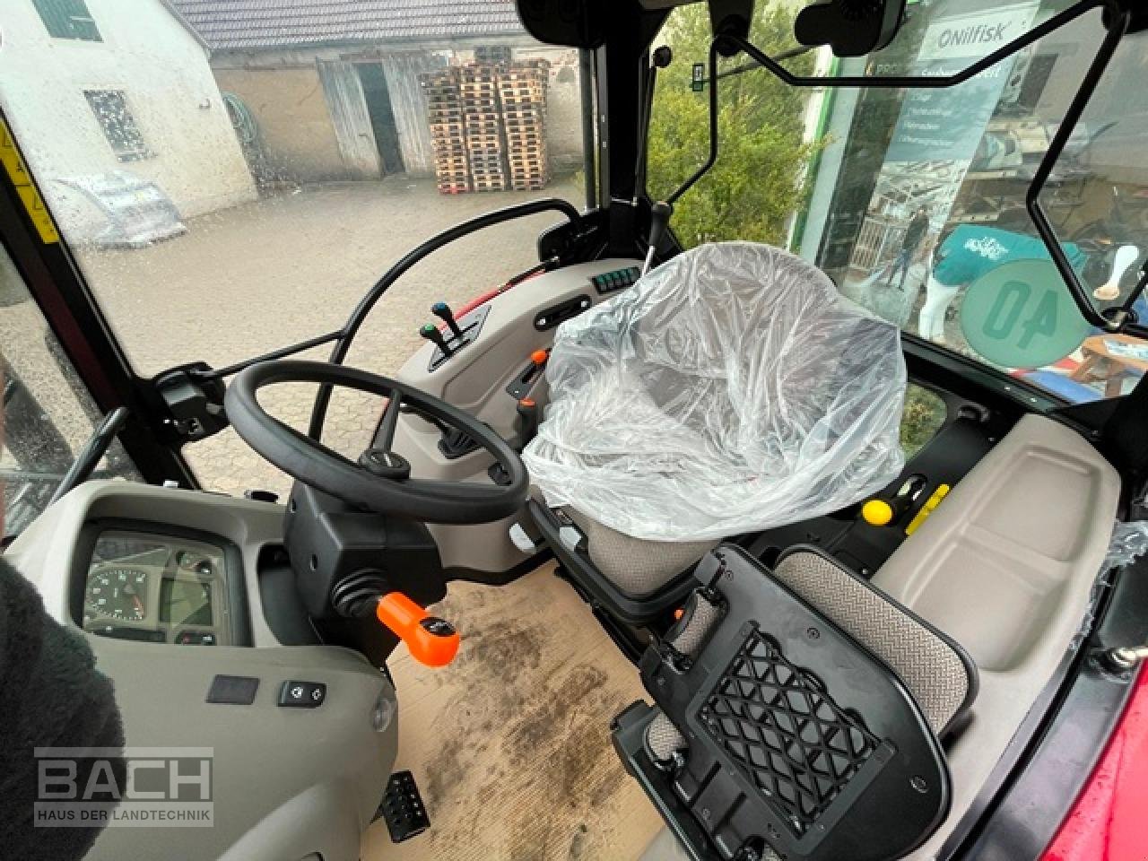 Traktor des Typs Case IH FARMALL 75 A, Neumaschine in Boxberg-Seehof (Bild 7)