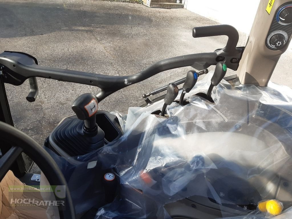 Traktor of the type Case IH Farmall 75C, Neumaschine in Kronstorf (Picture 11)