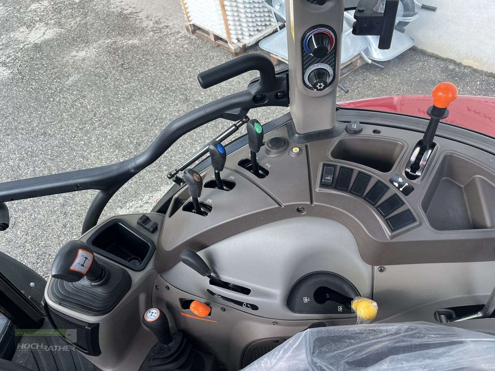 Traktor des Typs Case IH Farmall 75C, Neumaschine in Kronstorf (Bild 11)