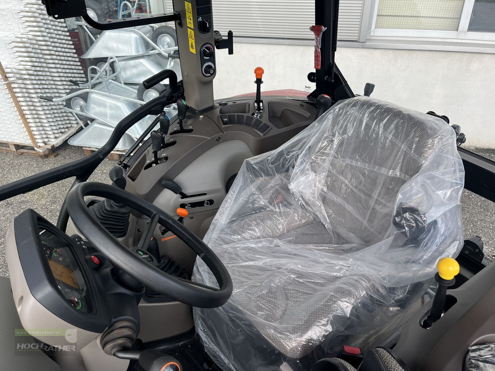 Traktor des Typs Case IH Farmall 75C, Neumaschine in Kronstorf (Bild 10)