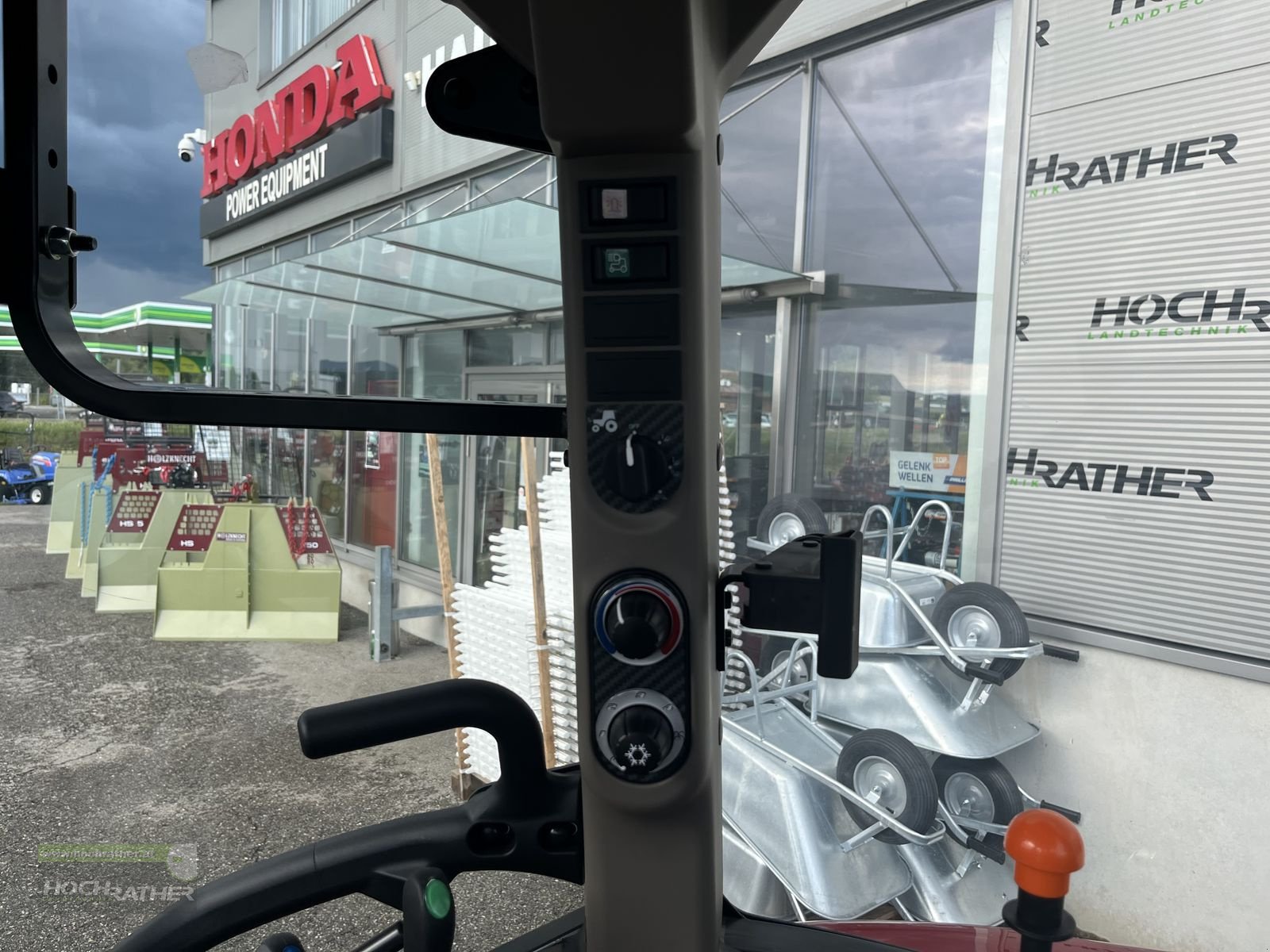 Traktor des Typs Case IH Farmall 75C, Neumaschine in Kronstorf (Bild 12)