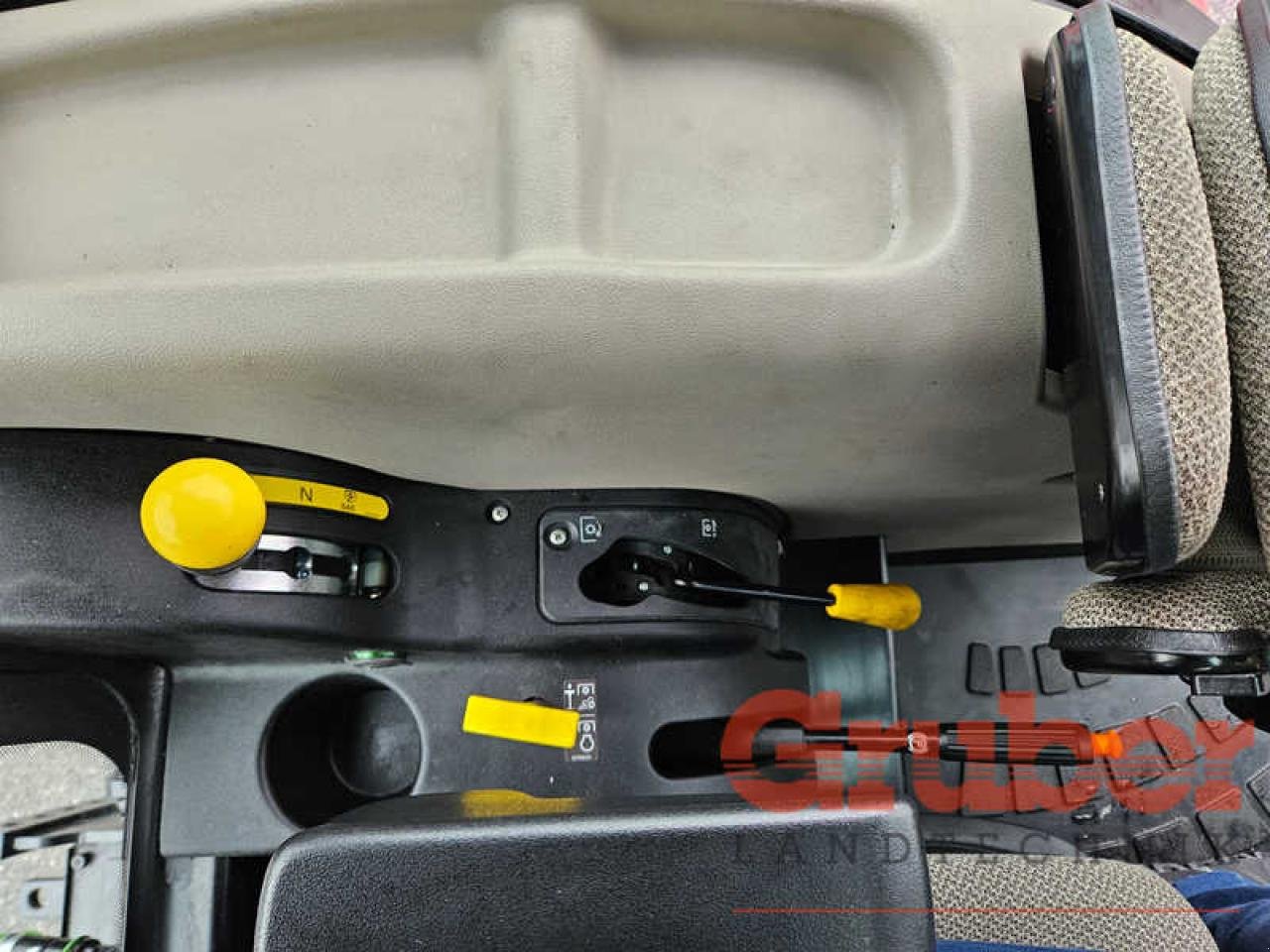 Traktor van het type Case IH Farmall 90 A Mechanisch, Gebrauchtmaschine in Ampfing (Foto 18)