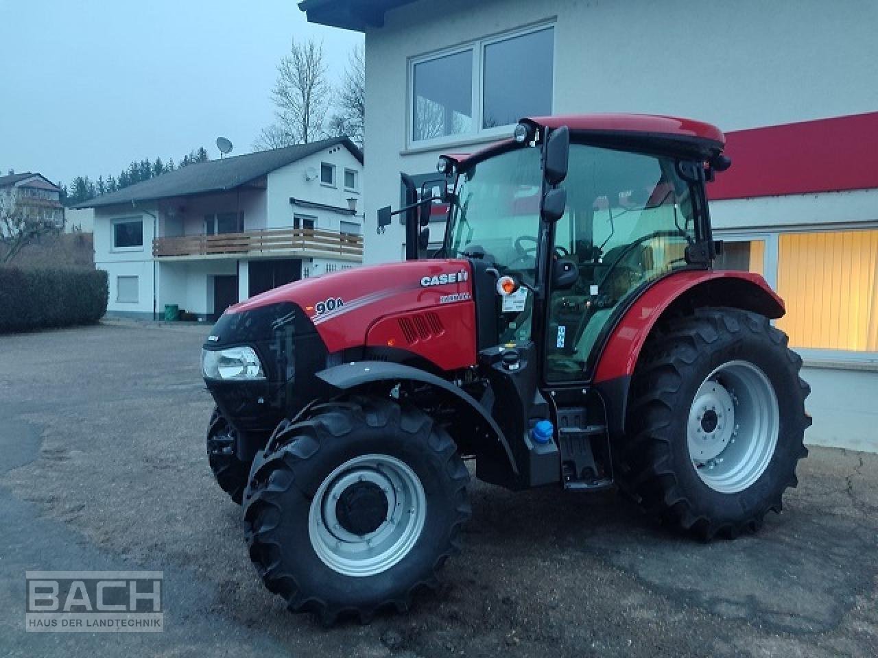 Traktor of the type Case IH FARMALL 90 A POWERSHUTTLE, Neumaschine in Boxberg-Seehof (Picture 1)