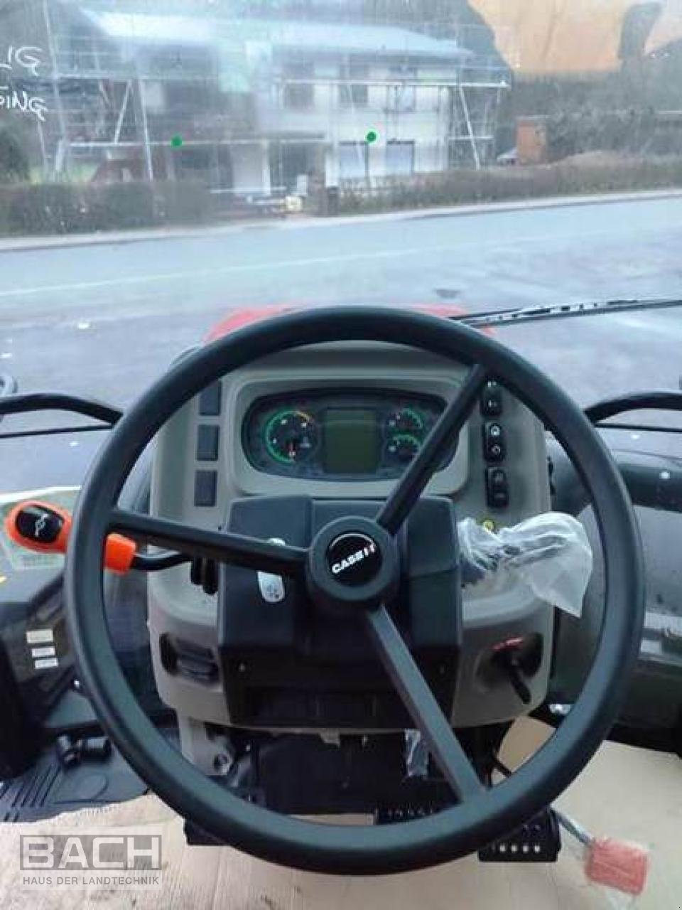 Traktor of the type Case IH FARMALL 90 A POWERSHUTTLE, Neumaschine in Boxberg-Seehof (Picture 7)