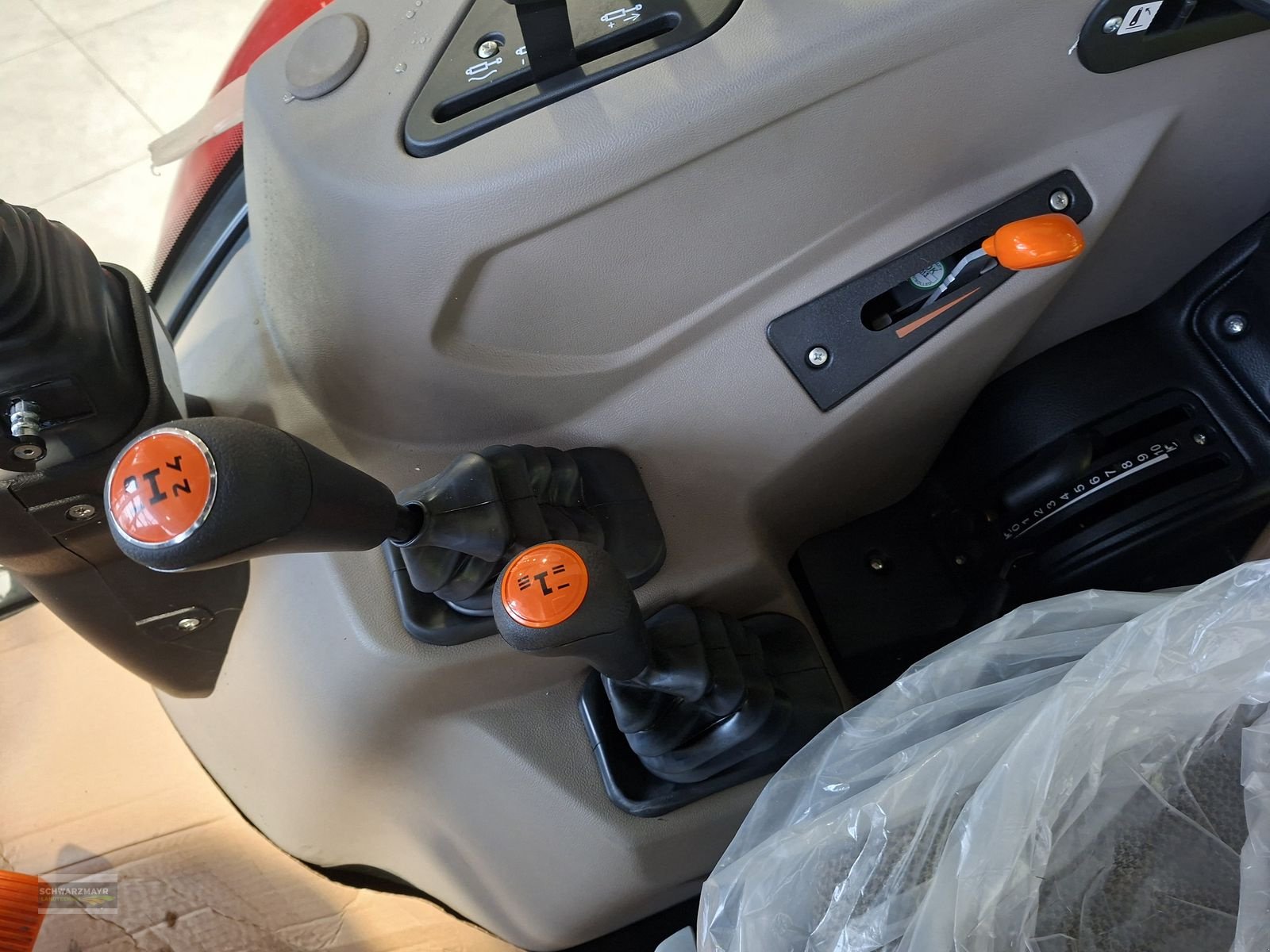 Traktor van het type Case IH Farmall 90A, Neumaschine in Gampern (Foto 22)