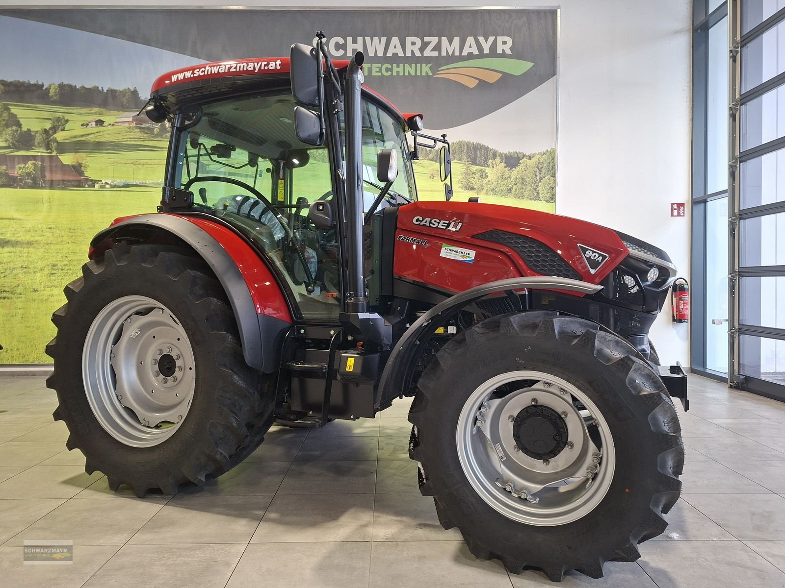 Traktor van het type Case IH Farmall 90A, Neumaschine in Gampern (Foto 1)