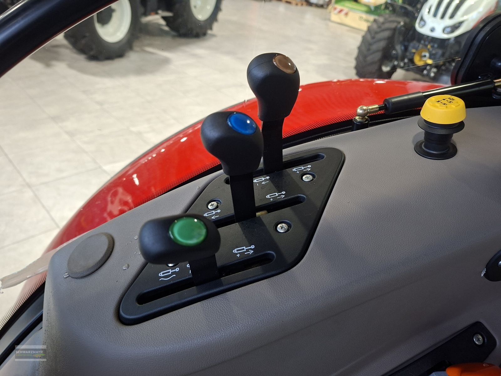 Traktor van het type Case IH Farmall 90A, Neumaschine in Gampern (Foto 18)