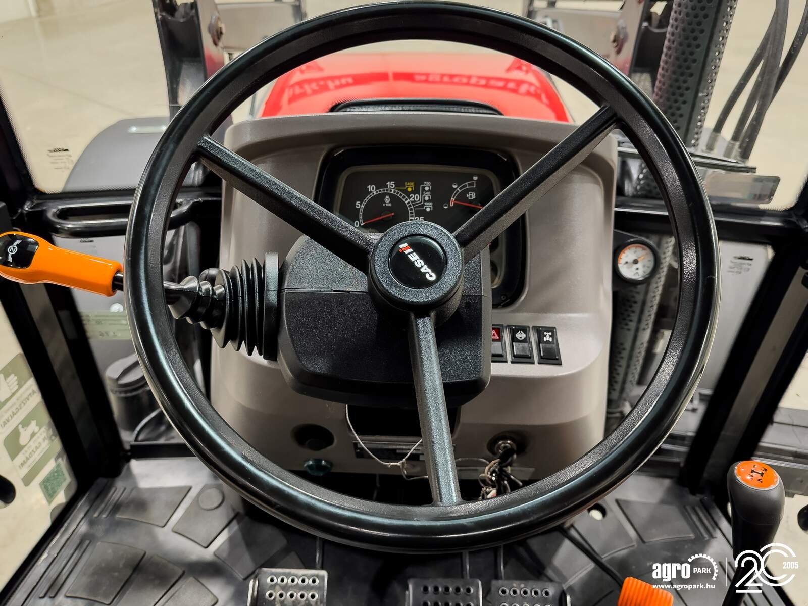 Traktor of the type Case IH Farmall 95A with front loader, air brakes, Gebrauchtmaschine in Csengele (Picture 23)