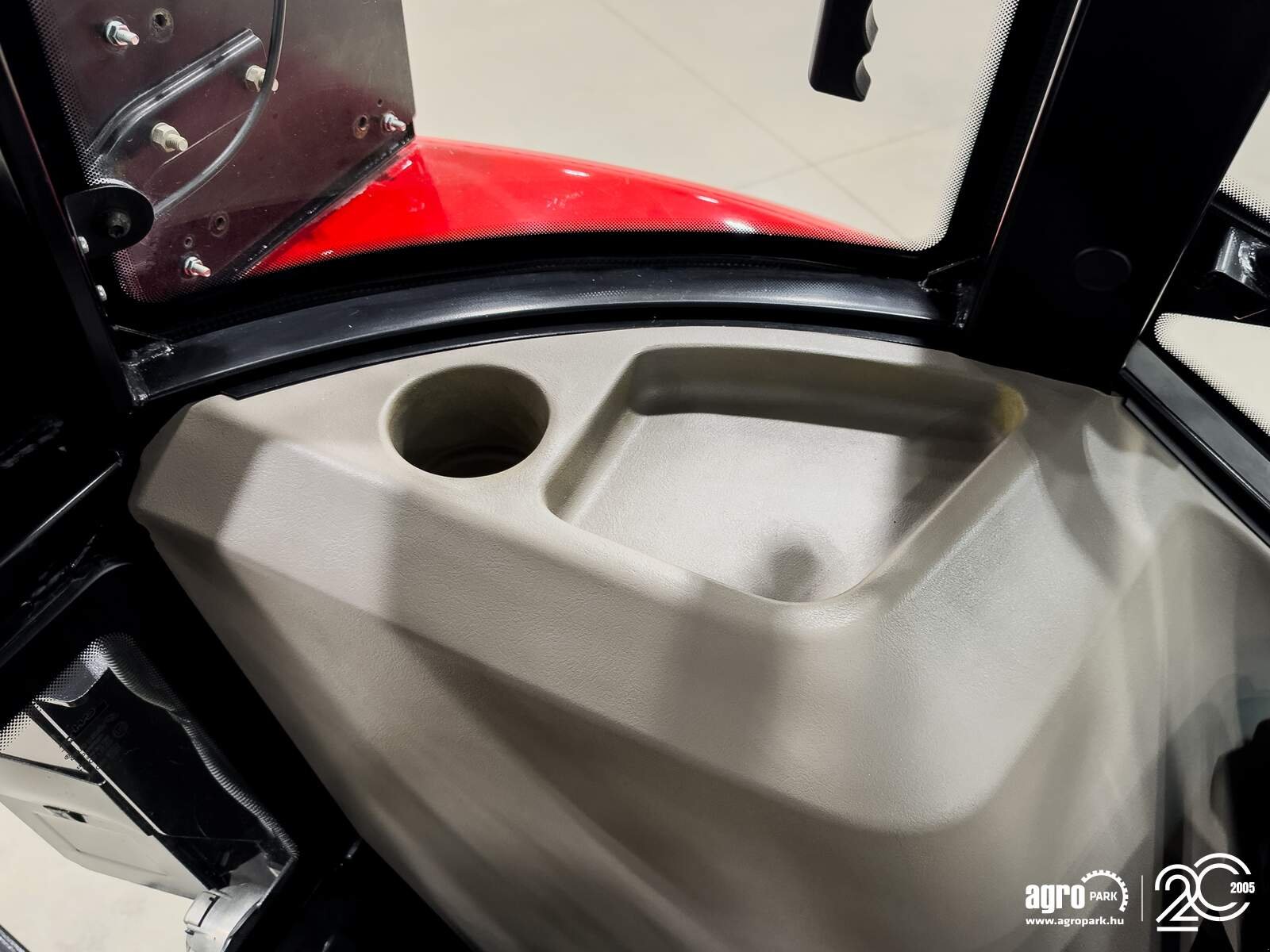 Traktor of the type Case IH Farmall 95A with front loader, air brakes, Gebrauchtmaschine in Csengele (Picture 28)