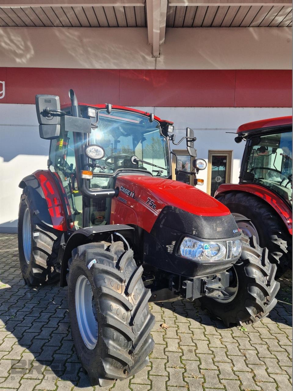 Traktor of the type Case IH Farmall C 75, Neumaschine in Straubing (Picture 1)