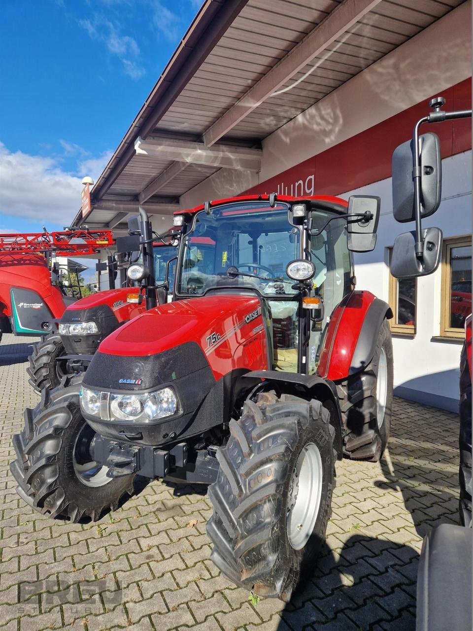 Traktor of the type Case IH Farmall C 75, Neumaschine in Straubing (Picture 2)