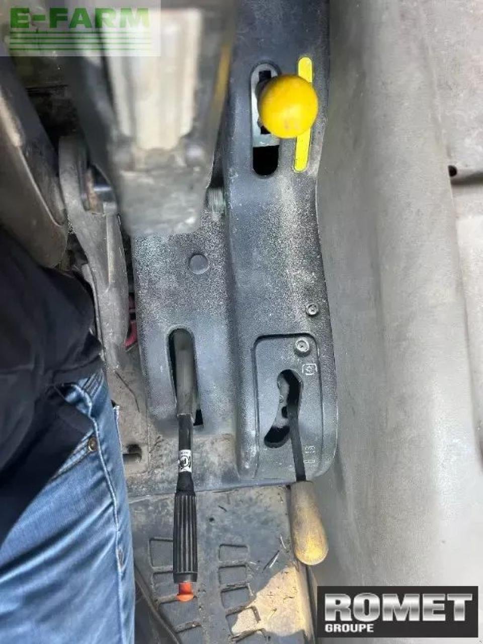 Traktor of the type Case IH farmall75a, Gebrauchtmaschine in GENNES-SUR-GLAIZE (Picture 3)