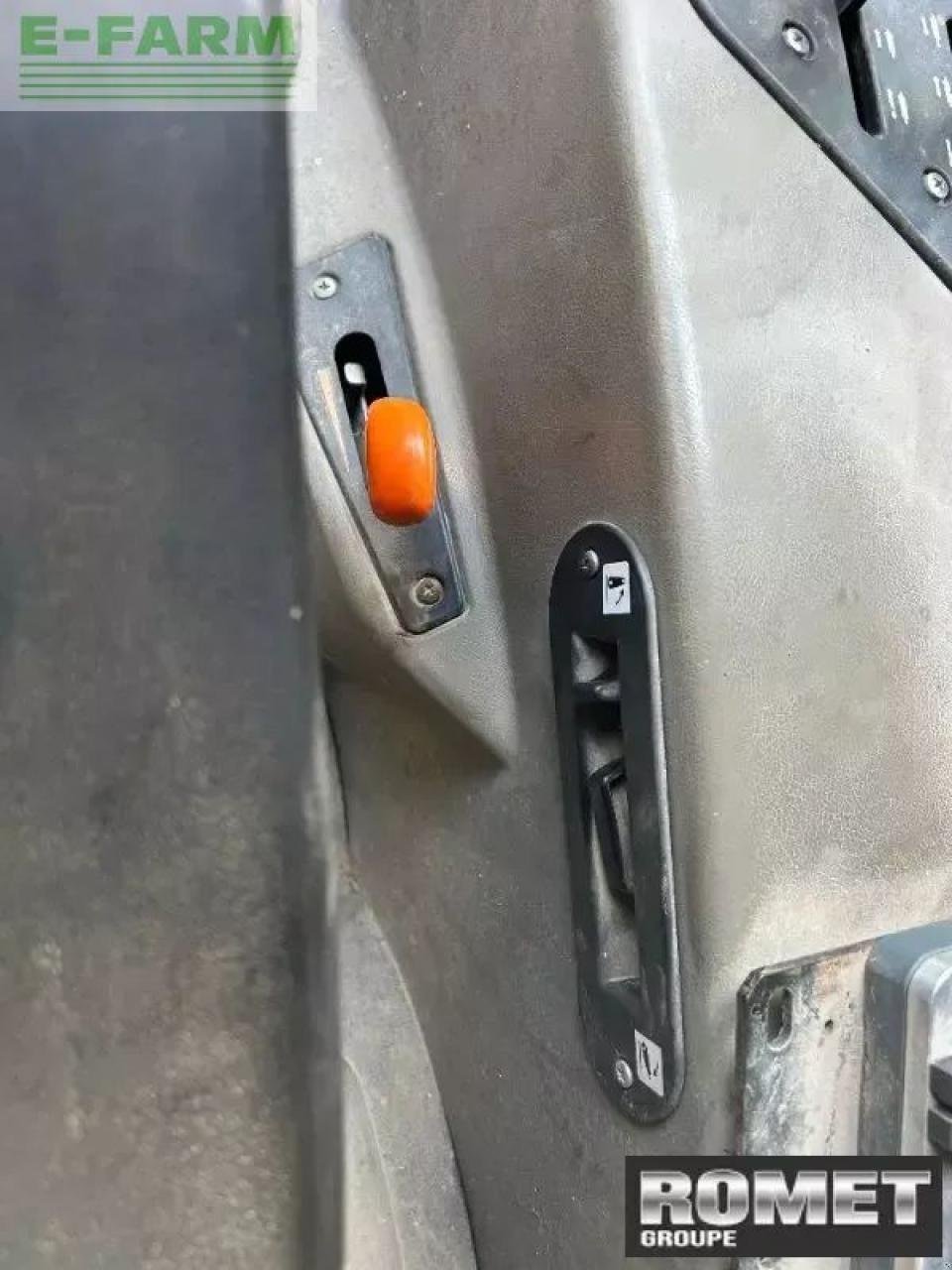 Traktor of the type Case IH farmall75a, Gebrauchtmaschine in GENNES-SUR-GLAIZE (Picture 4)