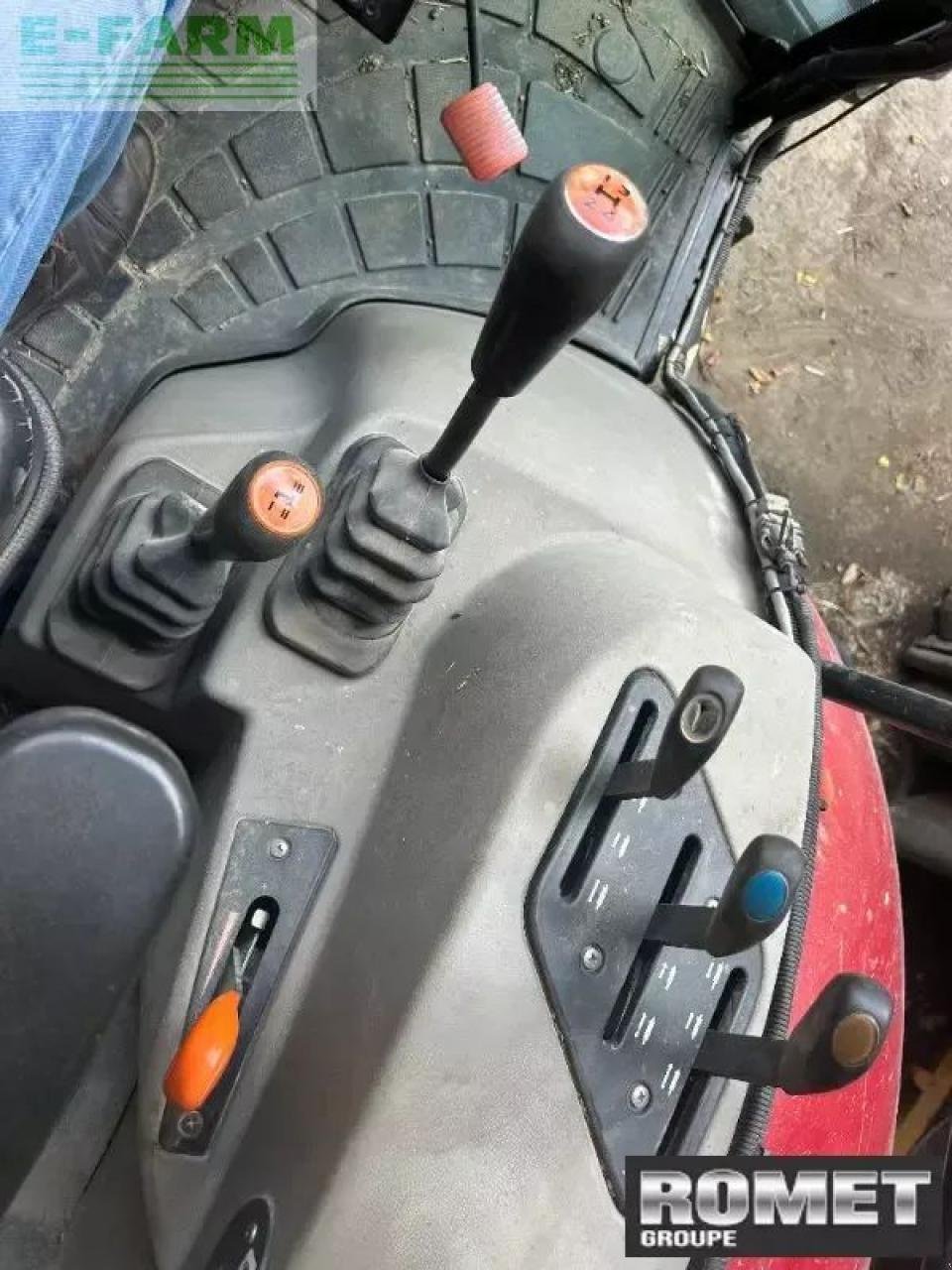 Traktor of the type Case IH farmall75a, Gebrauchtmaschine in GENNES-SUR-GLAIZE (Picture 5)