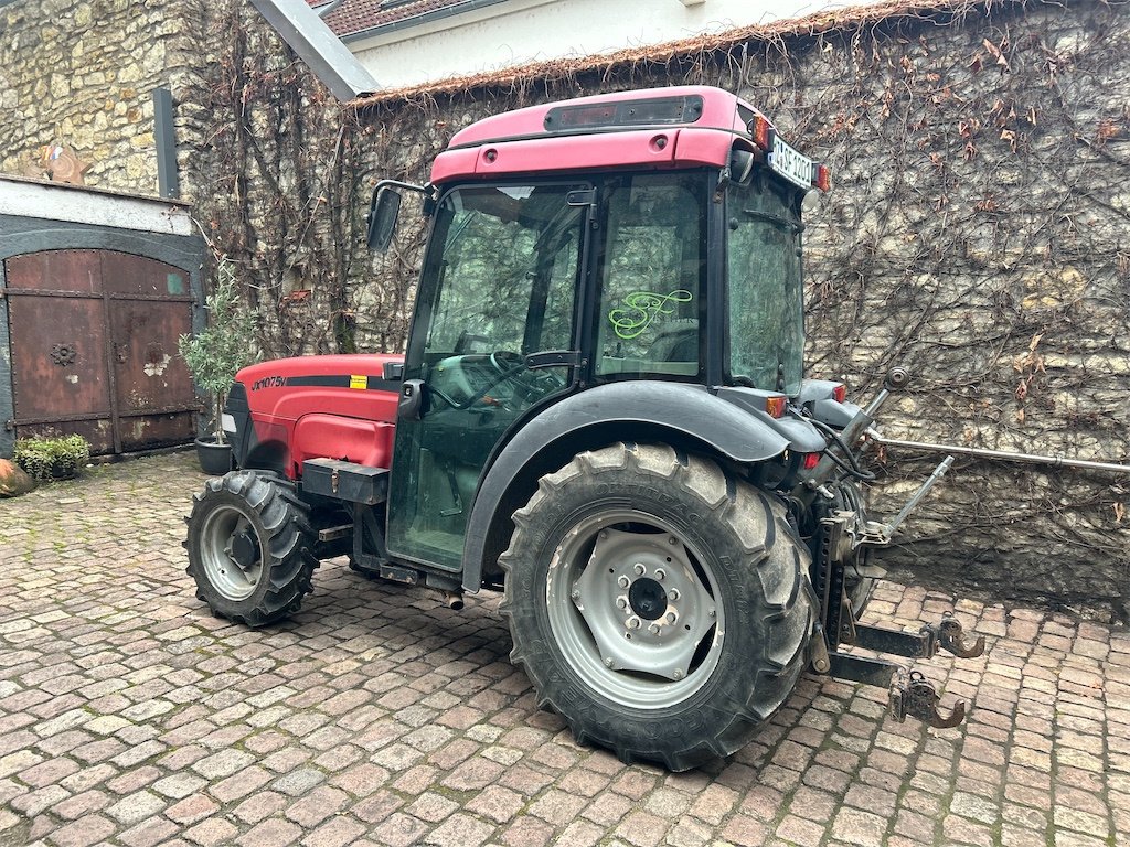 Traktor от тип Case IH JX 1075 V, Gebrauchtmaschine в Düsseldorf (Снимка 3)