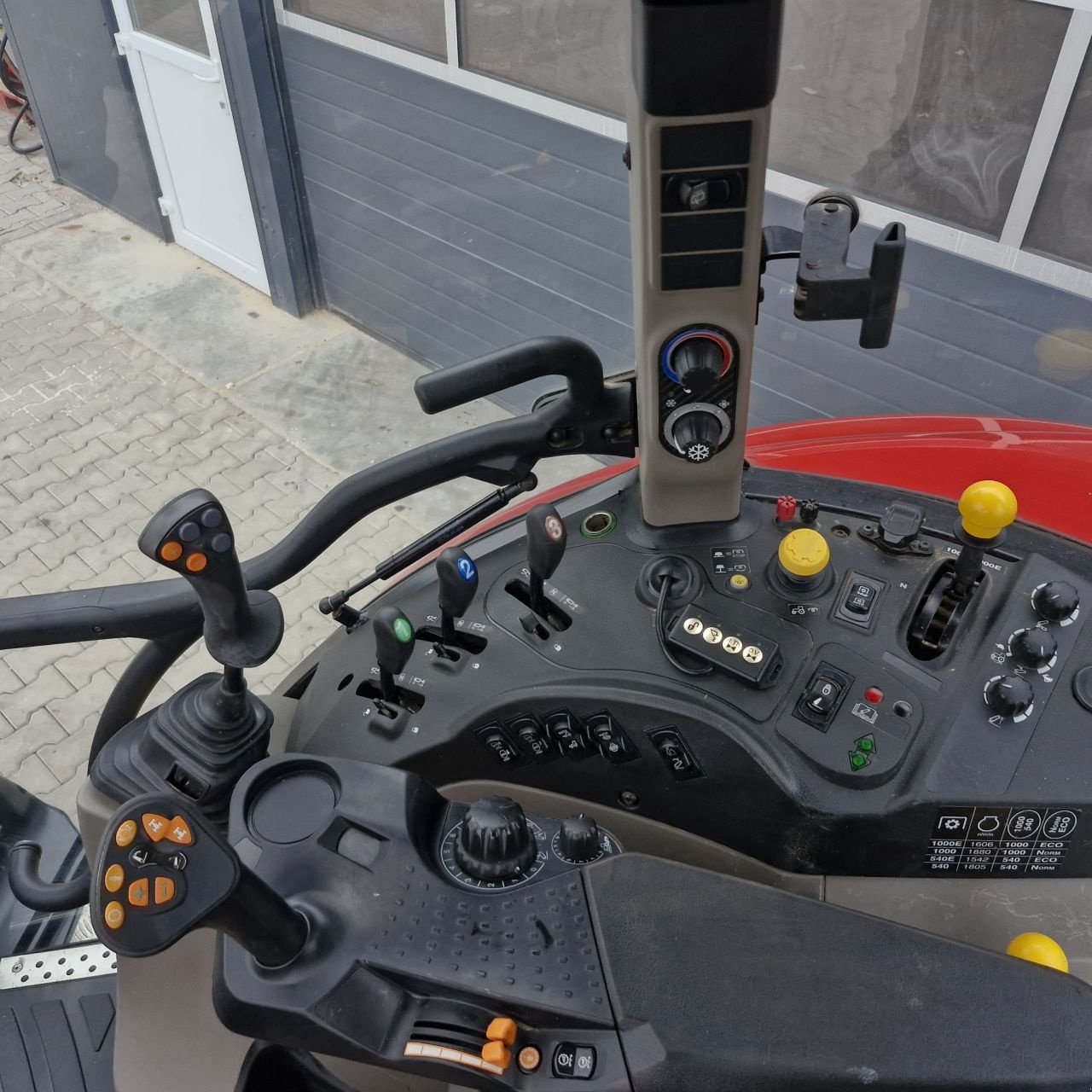 Traktor типа Case IH Luxxum 100, Gebrauchtmaschine в Daarle (Фотография 7)