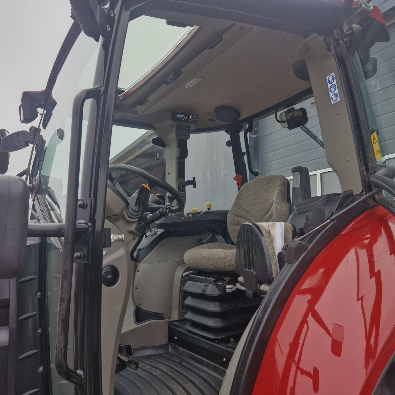 Traktor типа Case IH Luxxum 100, Gebrauchtmaschine в Daarle (Фотография 6)