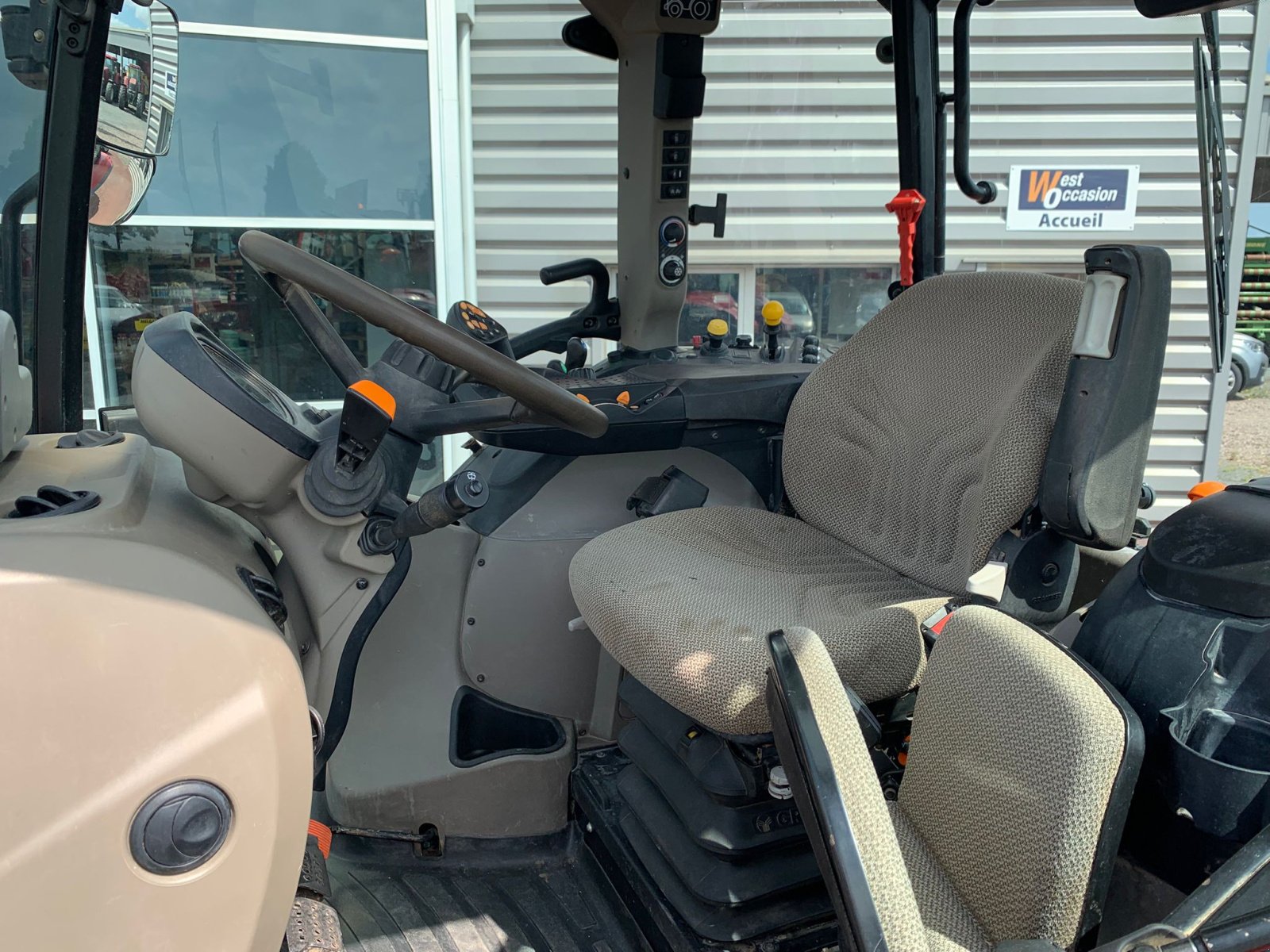 Traktor типа Case IH LUXXUM 110, Gebrauchtmaschine в CINTHEAUX (Фотография 6)