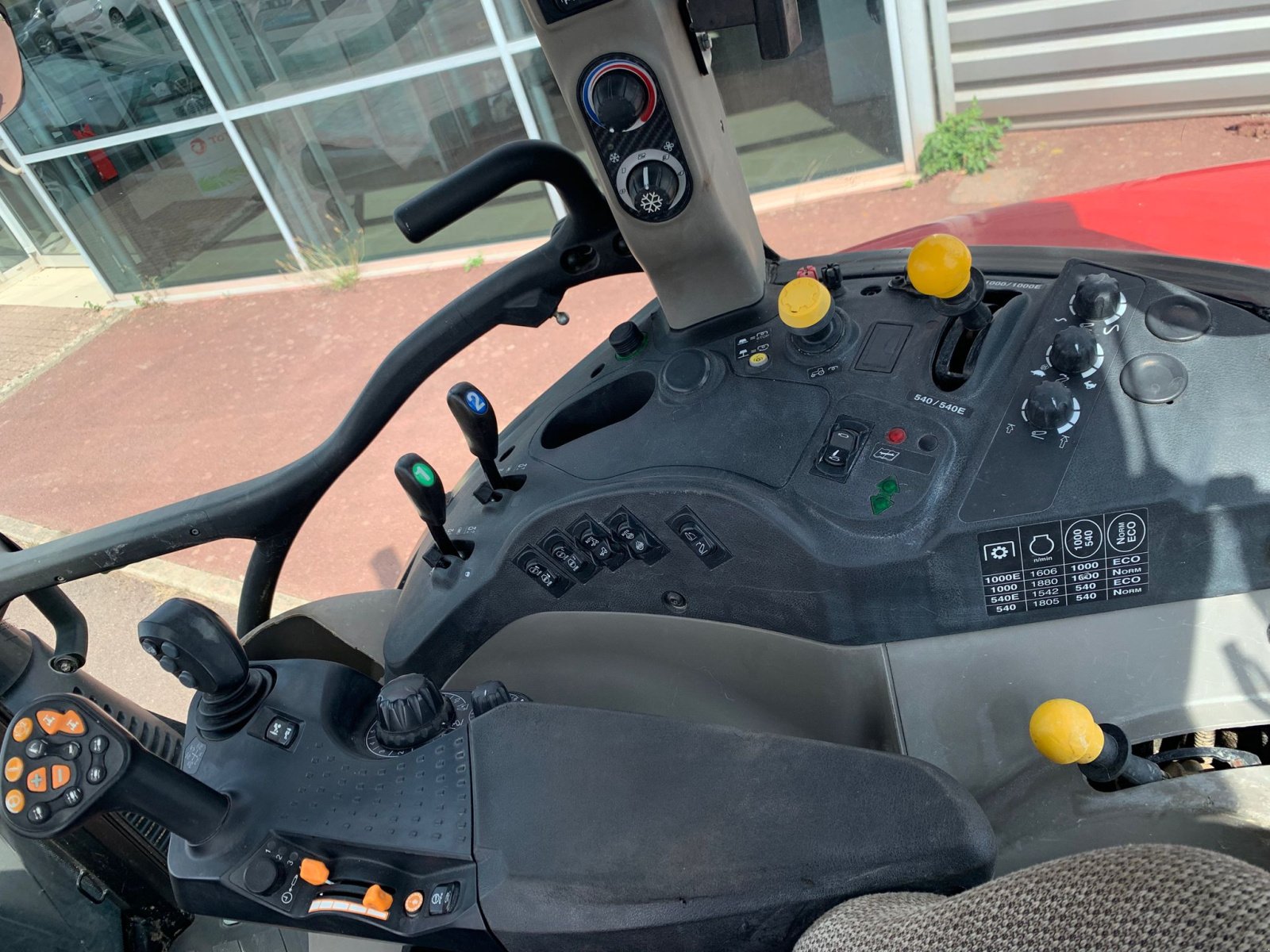 Traktor типа Case IH LUXXUM 110, Gebrauchtmaschine в CINTHEAUX (Фотография 8)