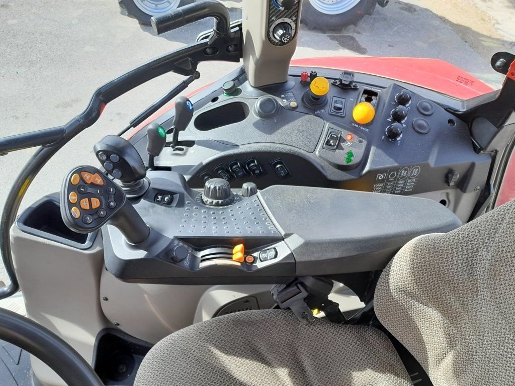 Traktor des Typs Case IH LUXXUM 110, Gebrauchtmaschine in BEAULEU (Bild 5)