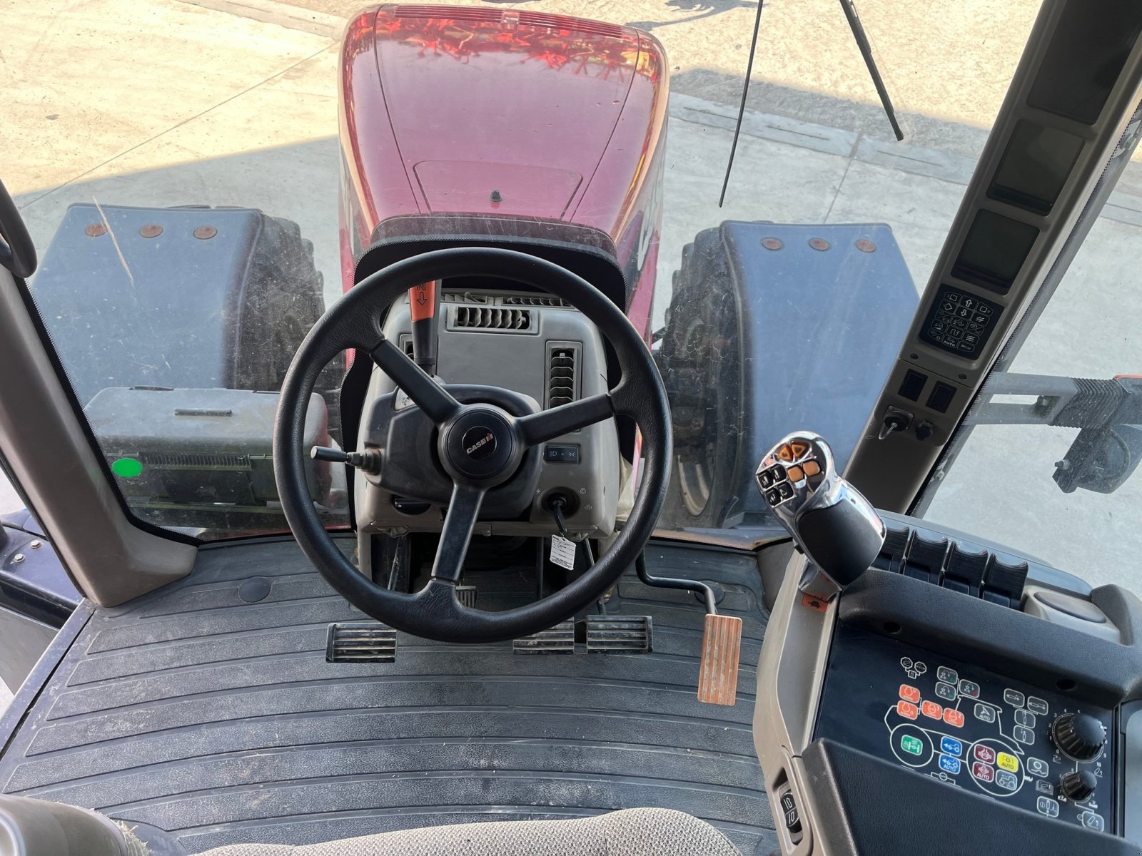 Traktor des Typs Case IH MAGNUM 235 EP EVOLUTION - 235, Gebrauchtmaschine in NAINTRE (Bild 4)