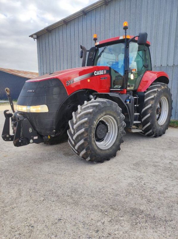 Traktor of the type Case IH MAGNUM 235, Gebrauchtmaschine in VOVES (Picture 1)