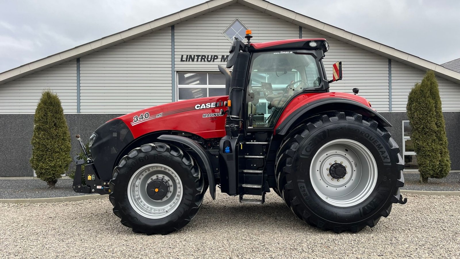 Traktor des Typs Case IH Magnum 340 CVXDrive AFS Connect Med frontlift og frontpto, Gebrauchtmaschine in Lintrup (Bild 1)