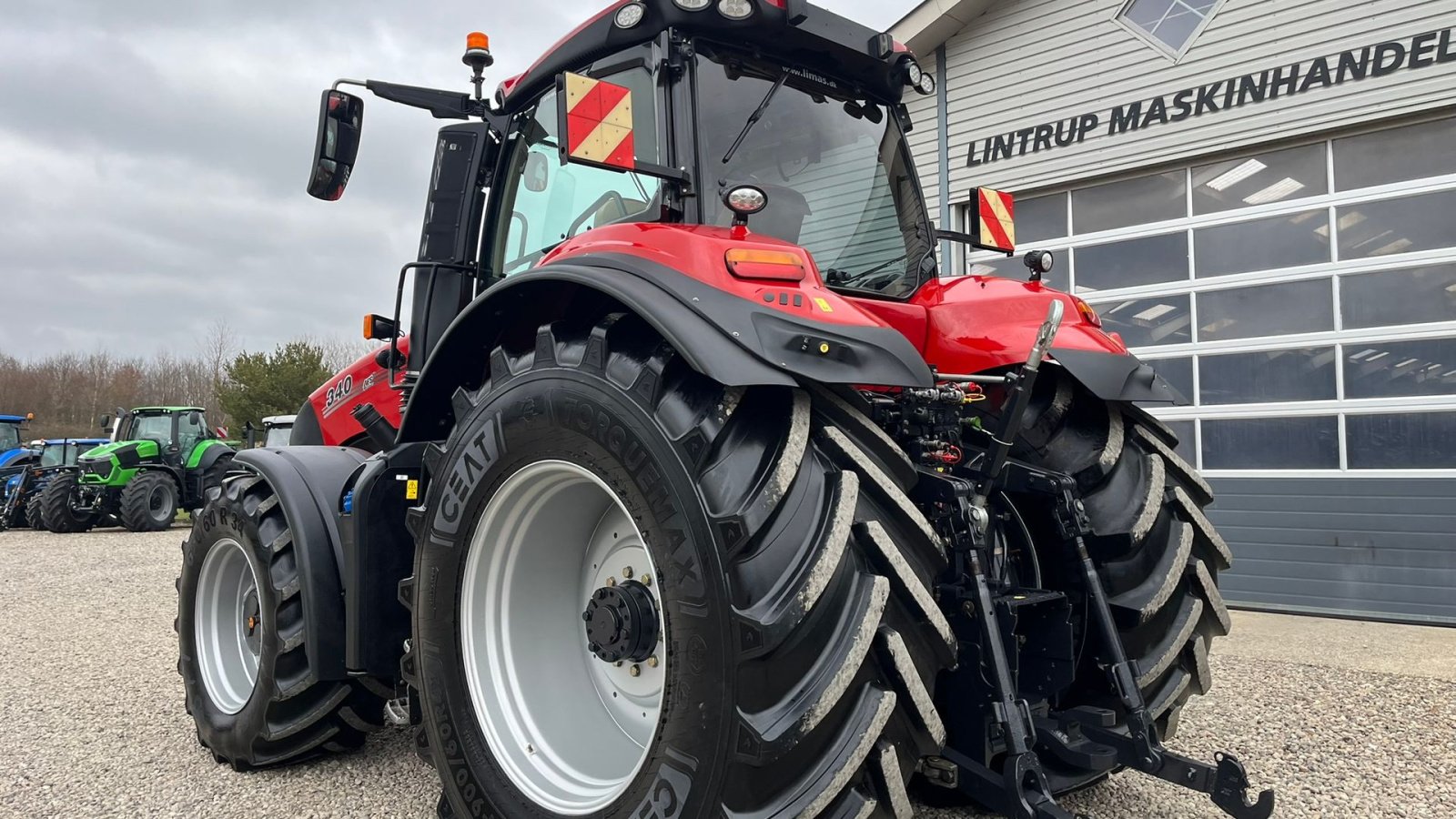 Traktor des Typs Case IH Magnum 340 CVXDrive AFS Connect Med frontlift og frontpto, Gebrauchtmaschine in Lintrup (Bild 3)