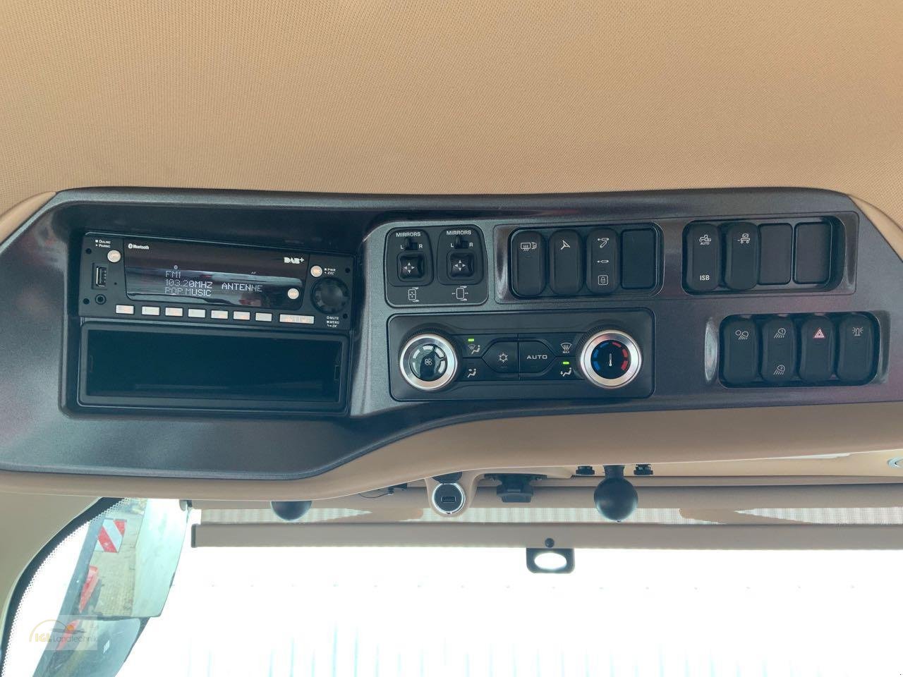 Traktor des Typs Case IH Magnum 400 Rowtrac, Neumaschine in Pfreimd (Bild 14)