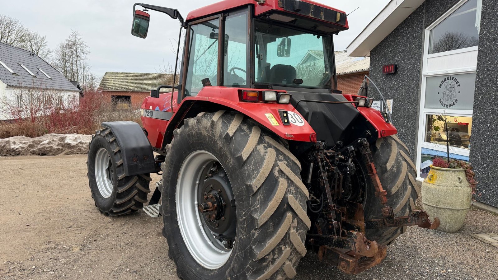 Traktor of the type Case IH Magnum 7210 PRO, Gebrauchtmaschine in Dronninglund (Picture 7)