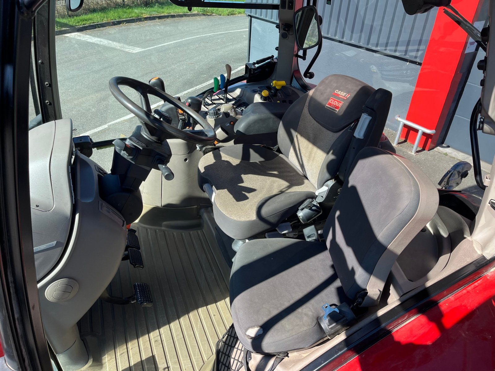 Traktor du type Case IH MAXXUM 115 - 131, Gebrauchtmaschine en NAINTRE (Photo 8)