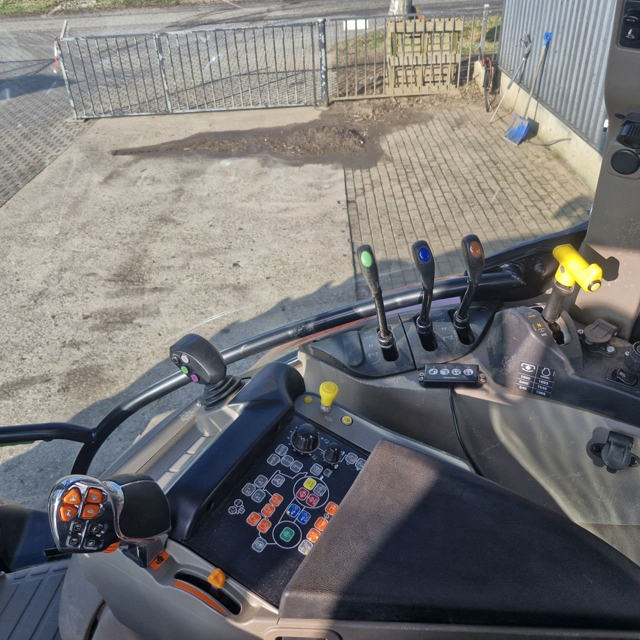 Traktor от тип Case IH Maxxum 115 MC AD 8, Gebrauchtmaschine в Daarle (Снимка 8)