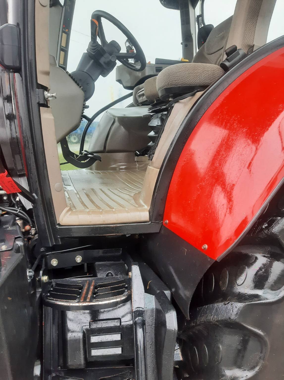 Traktor of the type Case IH MAXXUM 135 AD8, Gebrauchtmaschine in Le Horps (Picture 8)