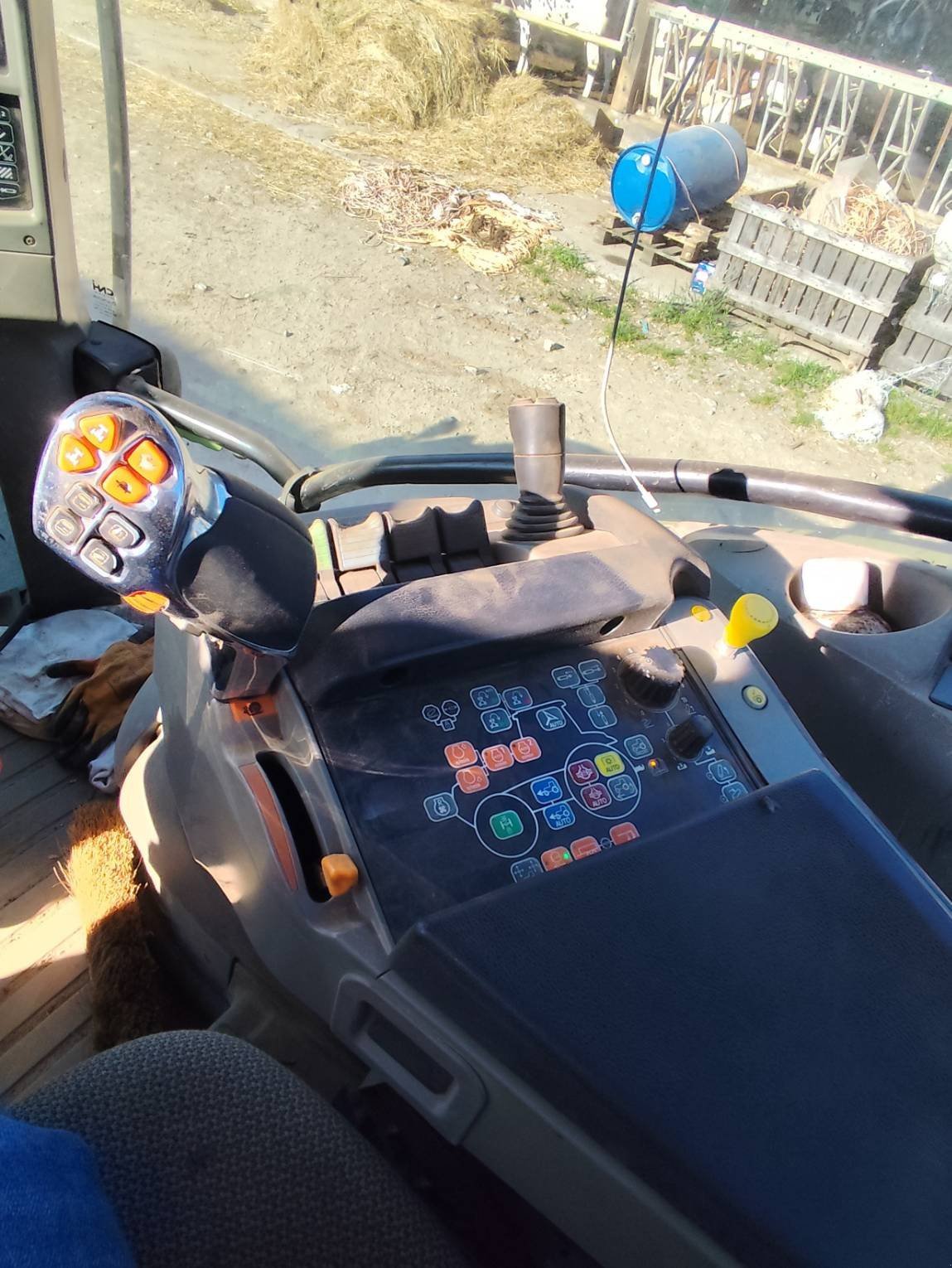 Traktor типа Case IH MAXXUM 135 AD8, Gebrauchtmaschine в Le Horps (Фотография 8)