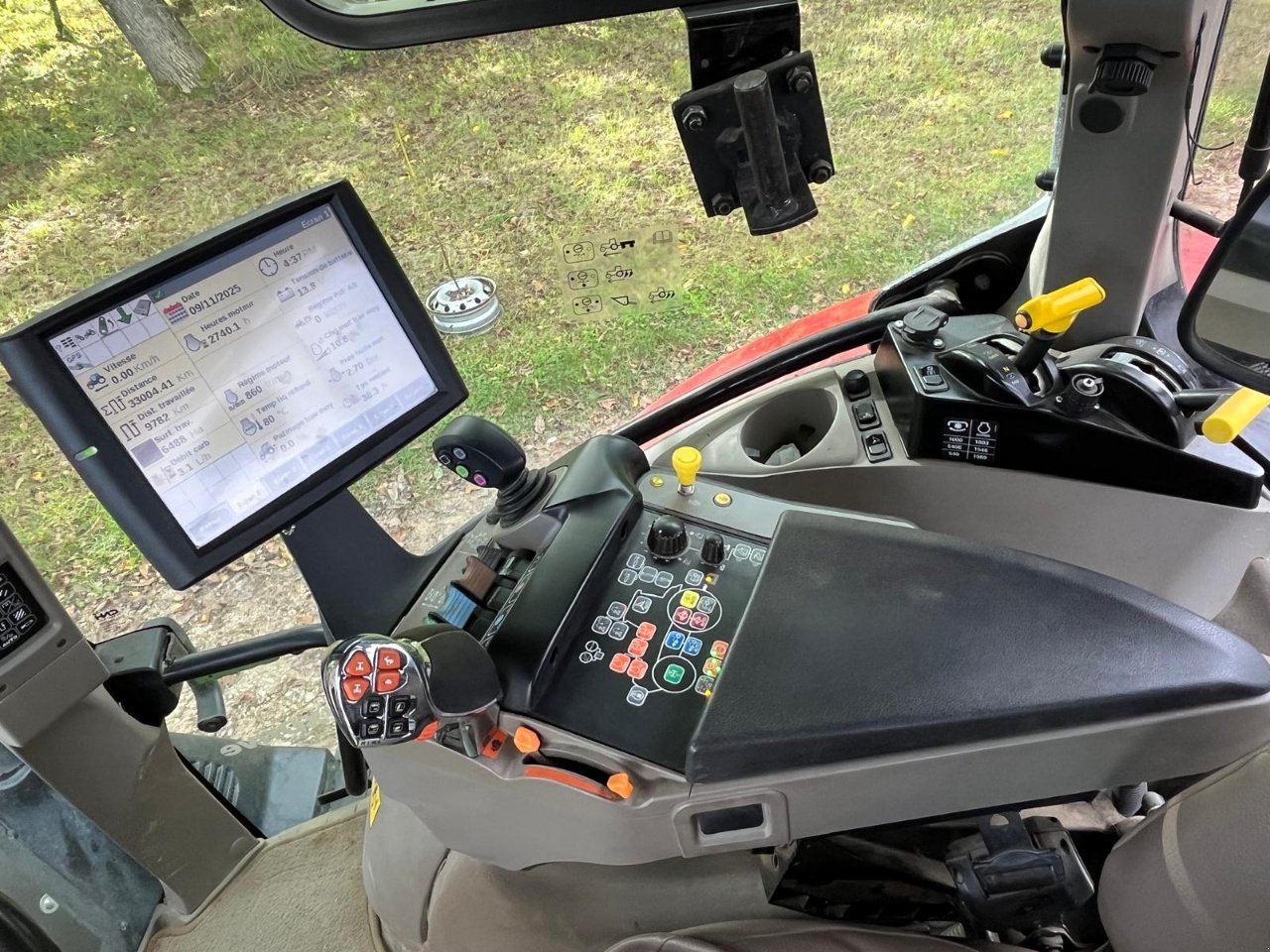 Traktor of the type Case IH MAXXUM 150 CVX, Gebrauchtmaschine in Roches-sur-Marne (Picture 5)