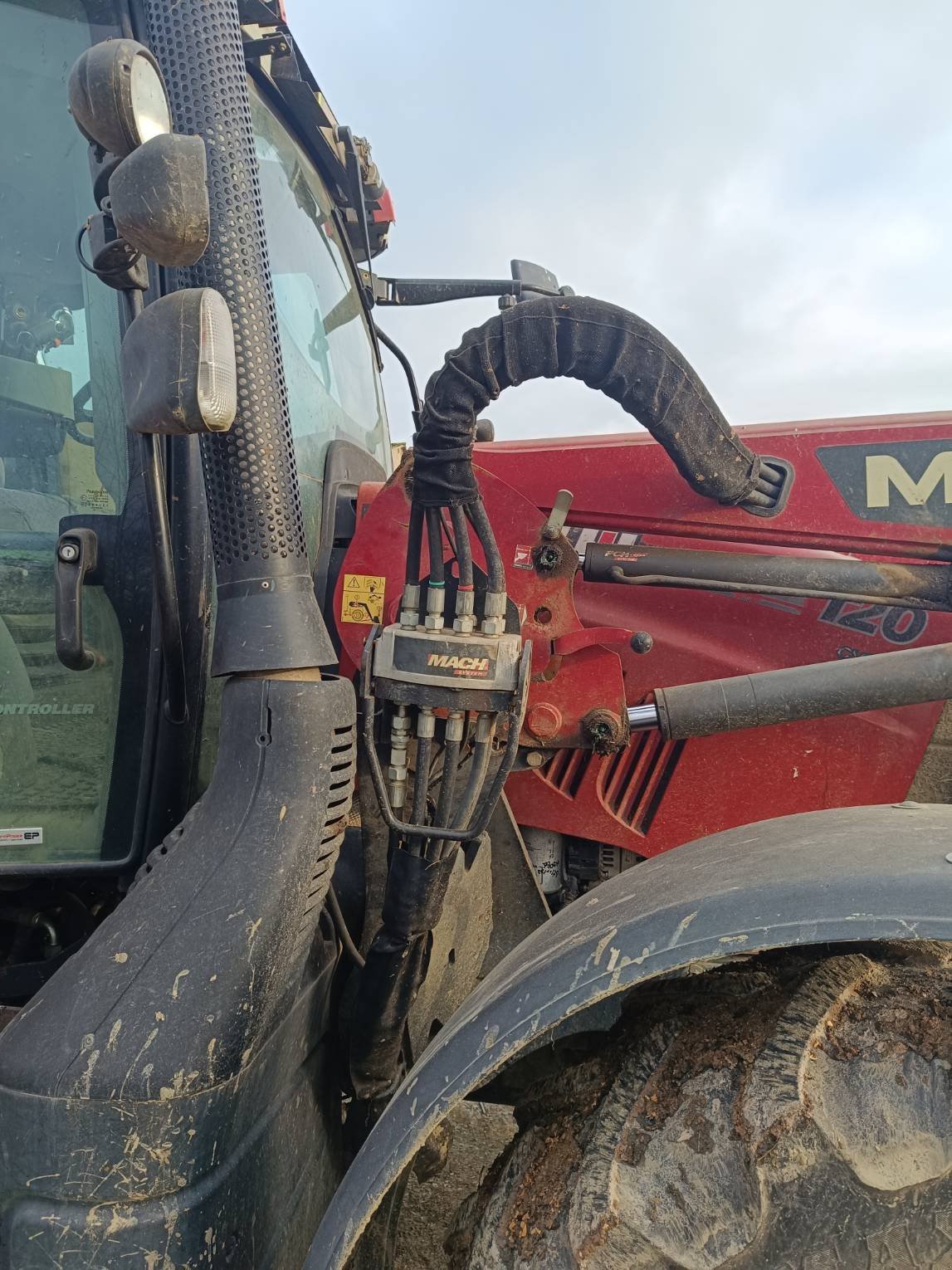 Traktor typu Case IH MAXXUM120CVX, Gebrauchtmaschine v Le Horps (Obrázek 11)