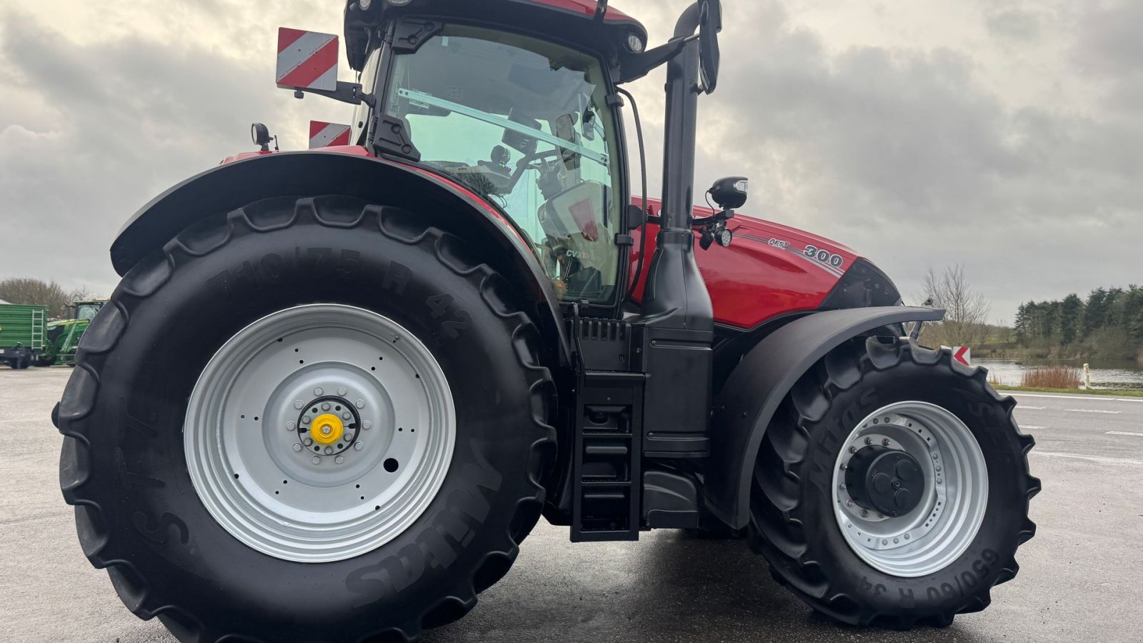 Traktor of the type Case IH OPTUM 300 CVX AFS CONNECT KUN 1200 TIMER OG MED DET NYE MODEL FØREHUS!, Gebrauchtmaschine in Nørager (Picture 10)