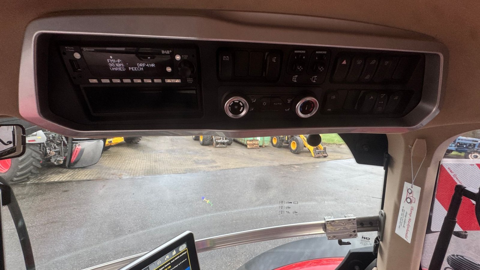 Traktor of the type Case IH OPTUM 300 CVX AFS CONNECT KUN 1200 TIMER OG MED DET NYE MODEL FØREHUS!, Gebrauchtmaschine in Nørager (Picture 20)