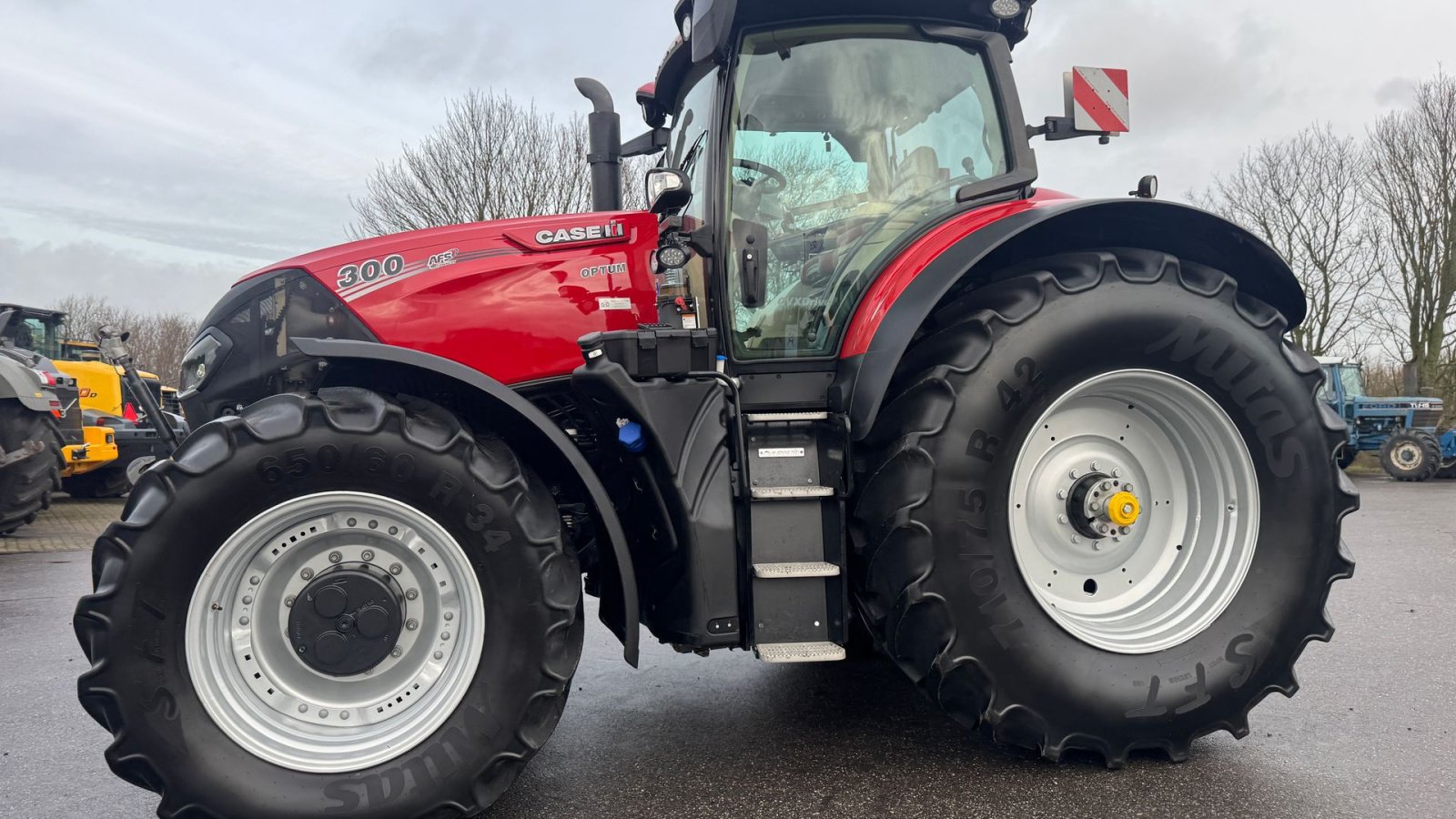 Traktor of the type Case IH OPTUM 300 CVX AFS CONNECT KUN 1200 TIMER OG MED DET NYE MODEL FØREHUS!, Gebrauchtmaschine in Nørager (Picture 3)