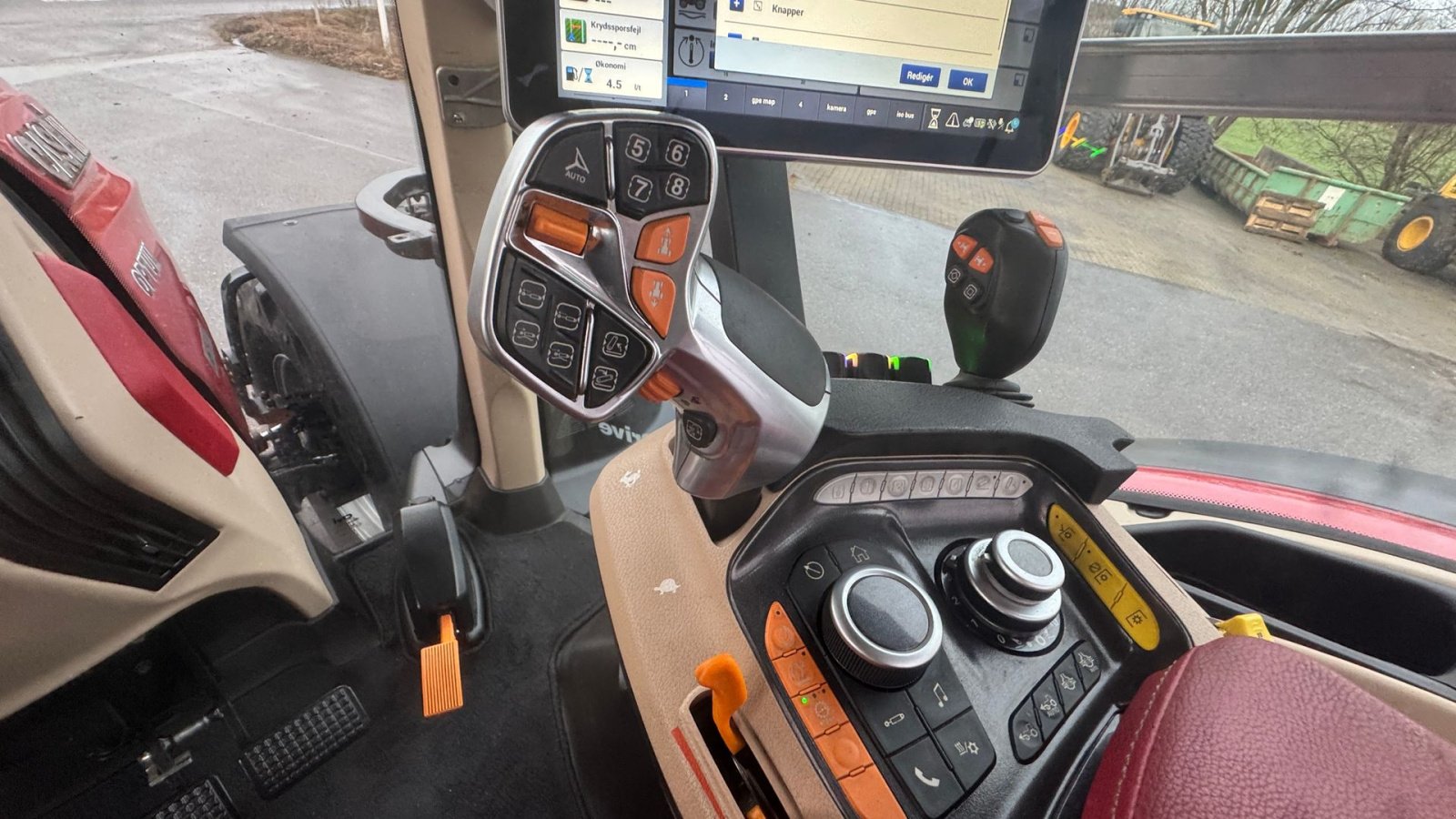 Traktor of the type Case IH OPTUM 300 CVX AFS CONNECT KUN 1200 TIMER OG MED DET NYE MODEL FØREHUS!, Gebrauchtmaschine in Nørager (Picture 18)